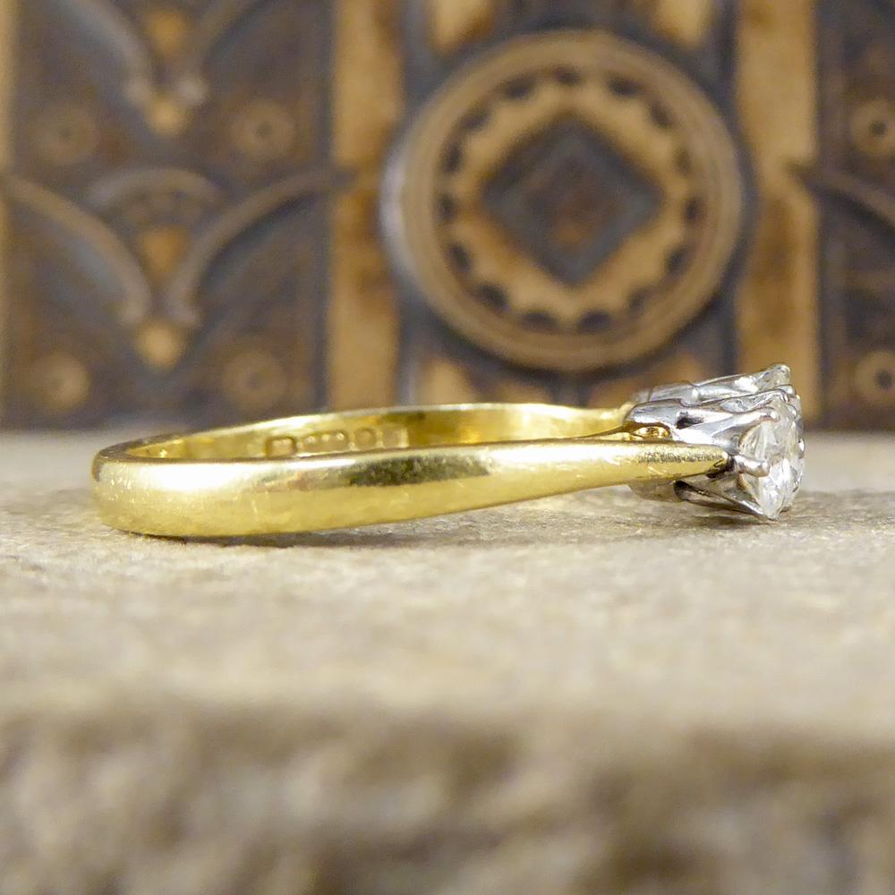 Round Cut Diamond Three-Stone Ring in 18 Carat Gold, 1.00 Carat Total