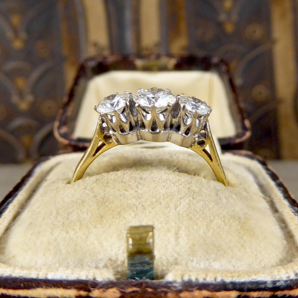 Diamond Three-Stone Ring in 18 Carat Gold, 1.00 Carat Total 4