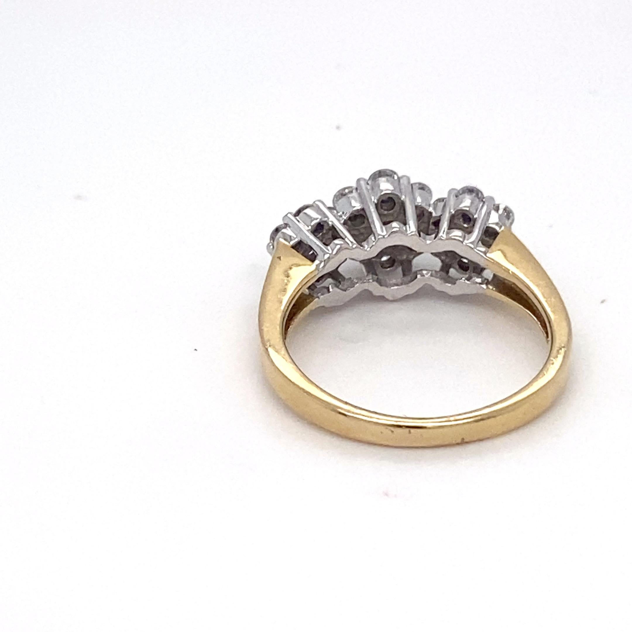 Anello con tre pietre di diamante a due toni in vendita 7