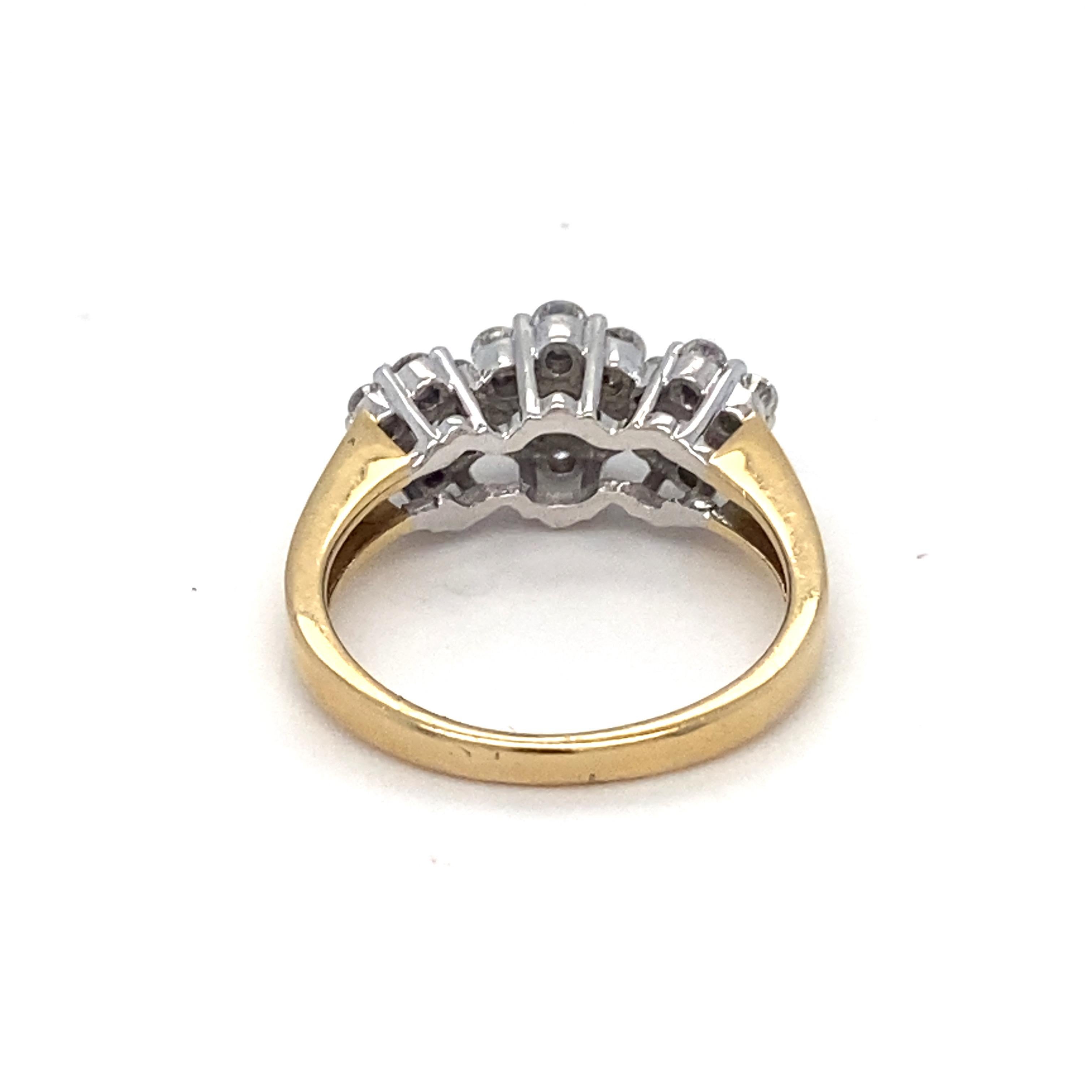 Anello con tre pietre di diamante a due toni In condizioni ottime in vendita a Trumbull, CT