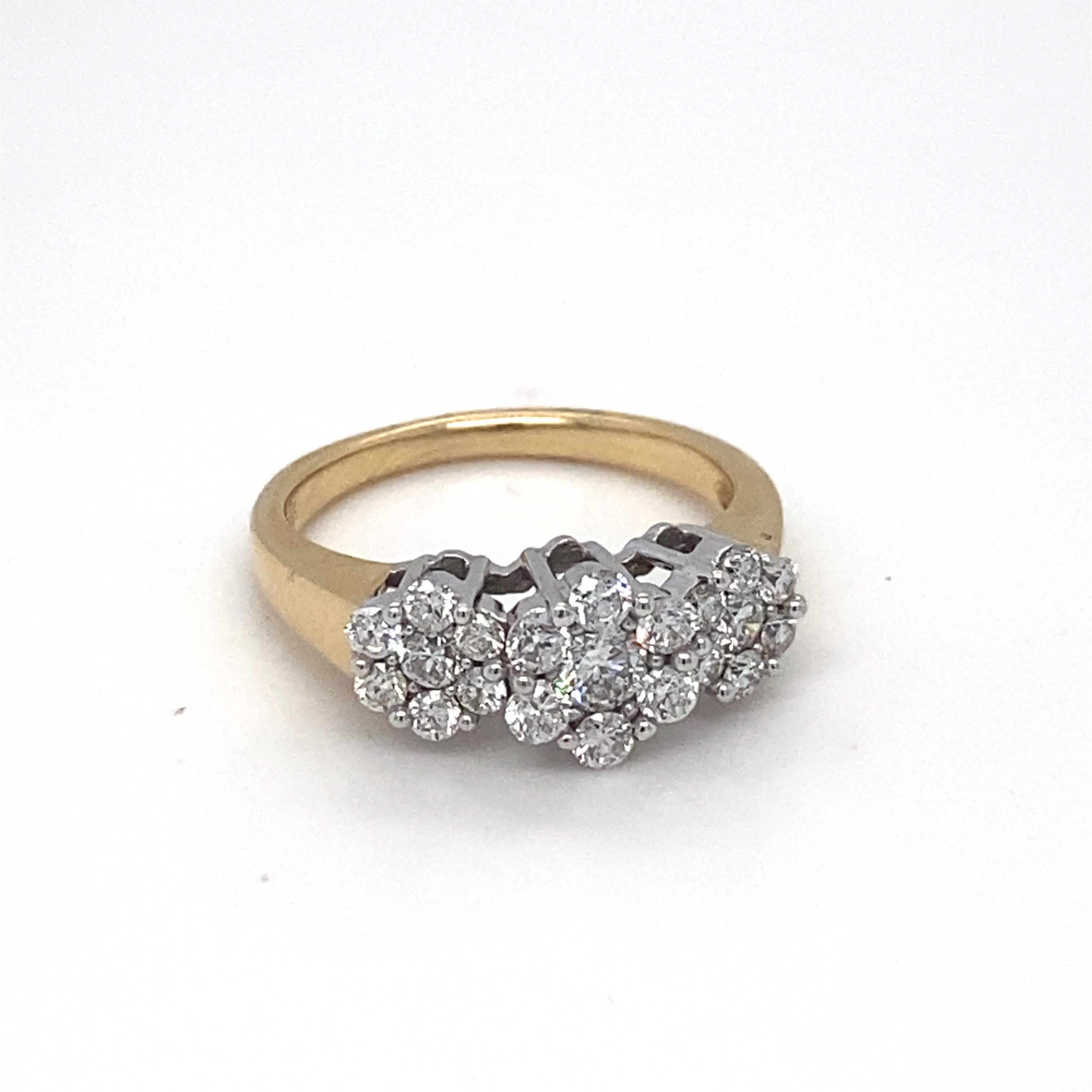 Anello con tre pietre di diamante a due toni in vendita 1