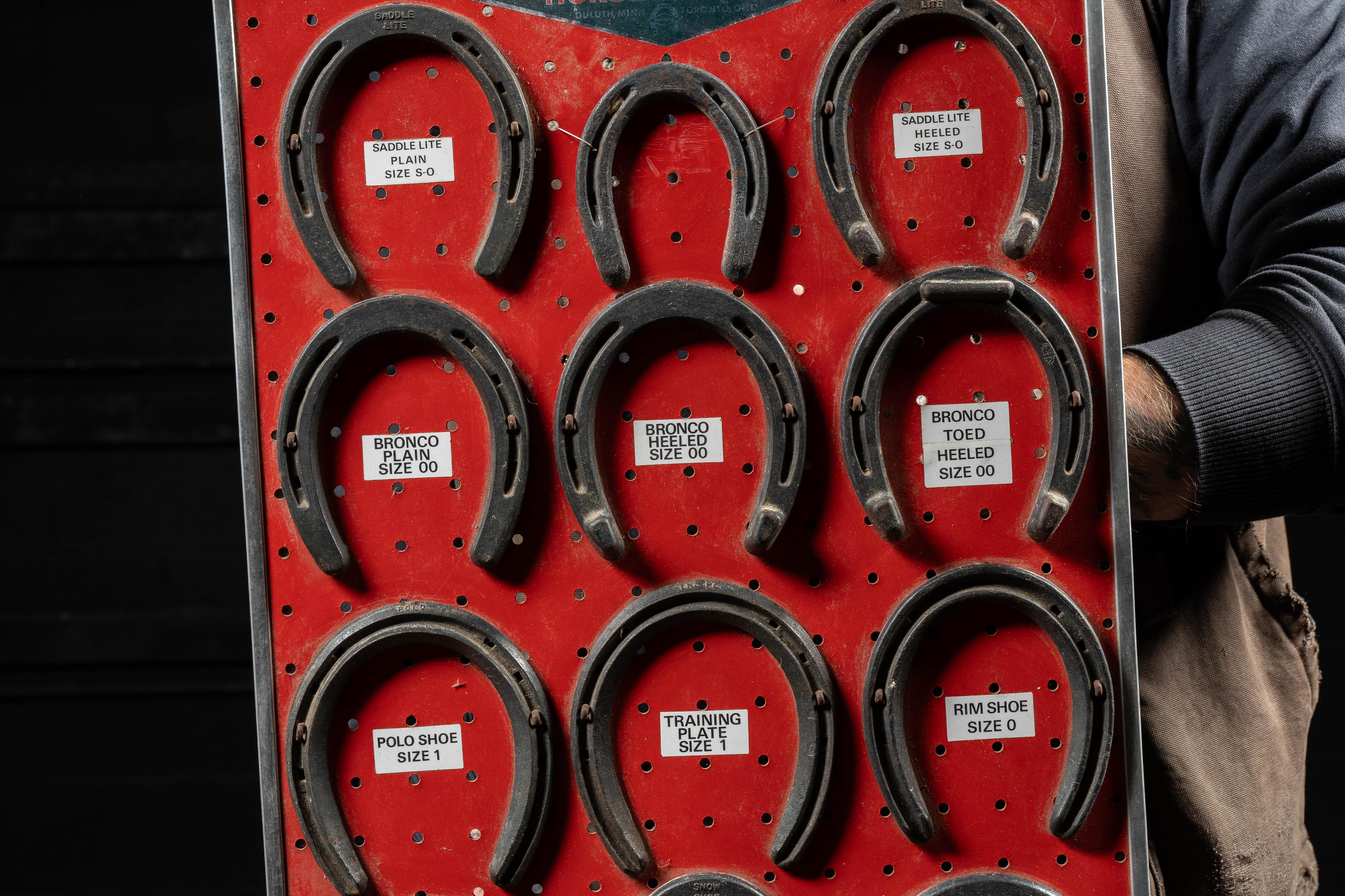 Présentation des produits de Diamond Tool and Horseshoe Company Bon état - En vente à Dekalb, IL