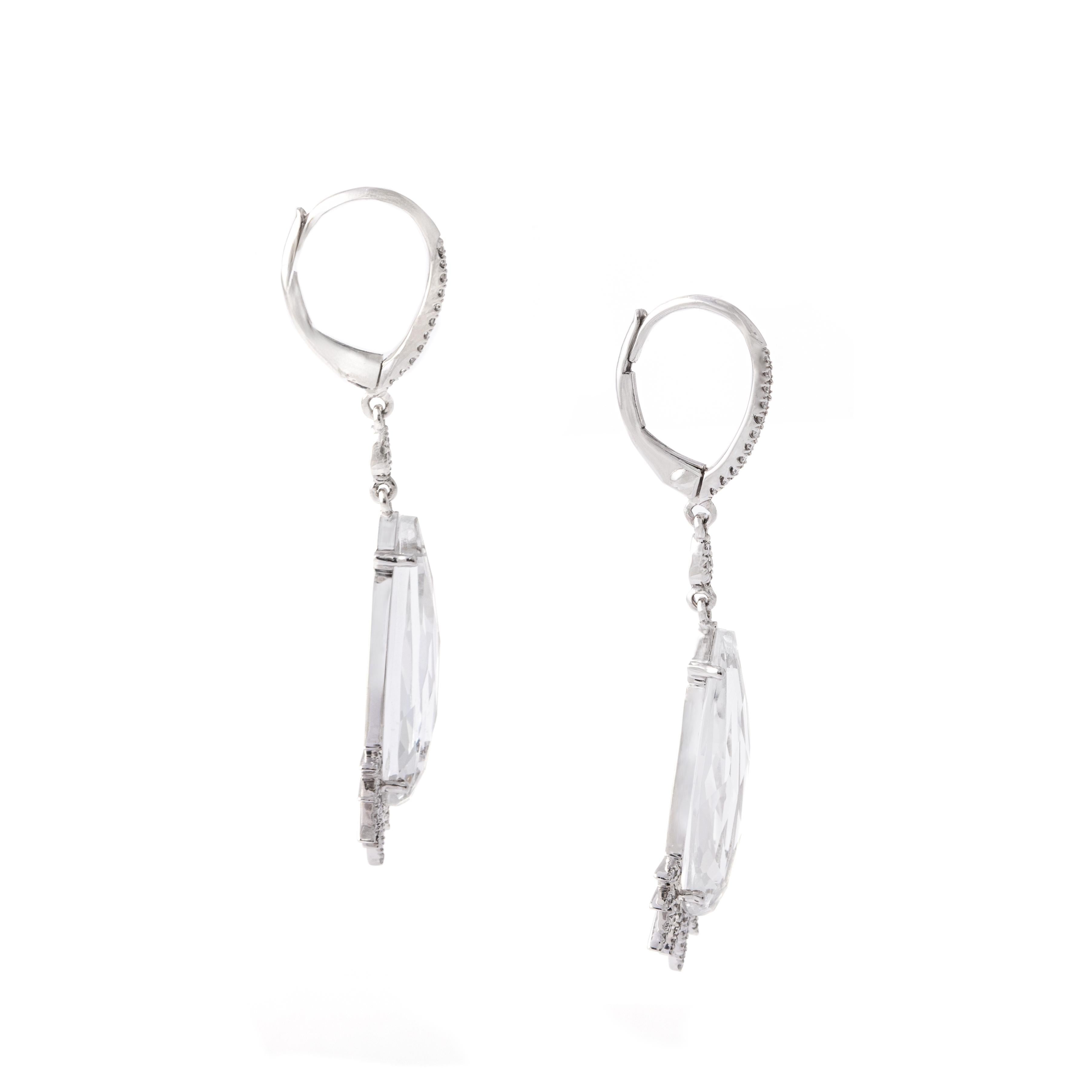 Taille ronde Boucles d'oreilles or blanc Topaze diamantée en vente