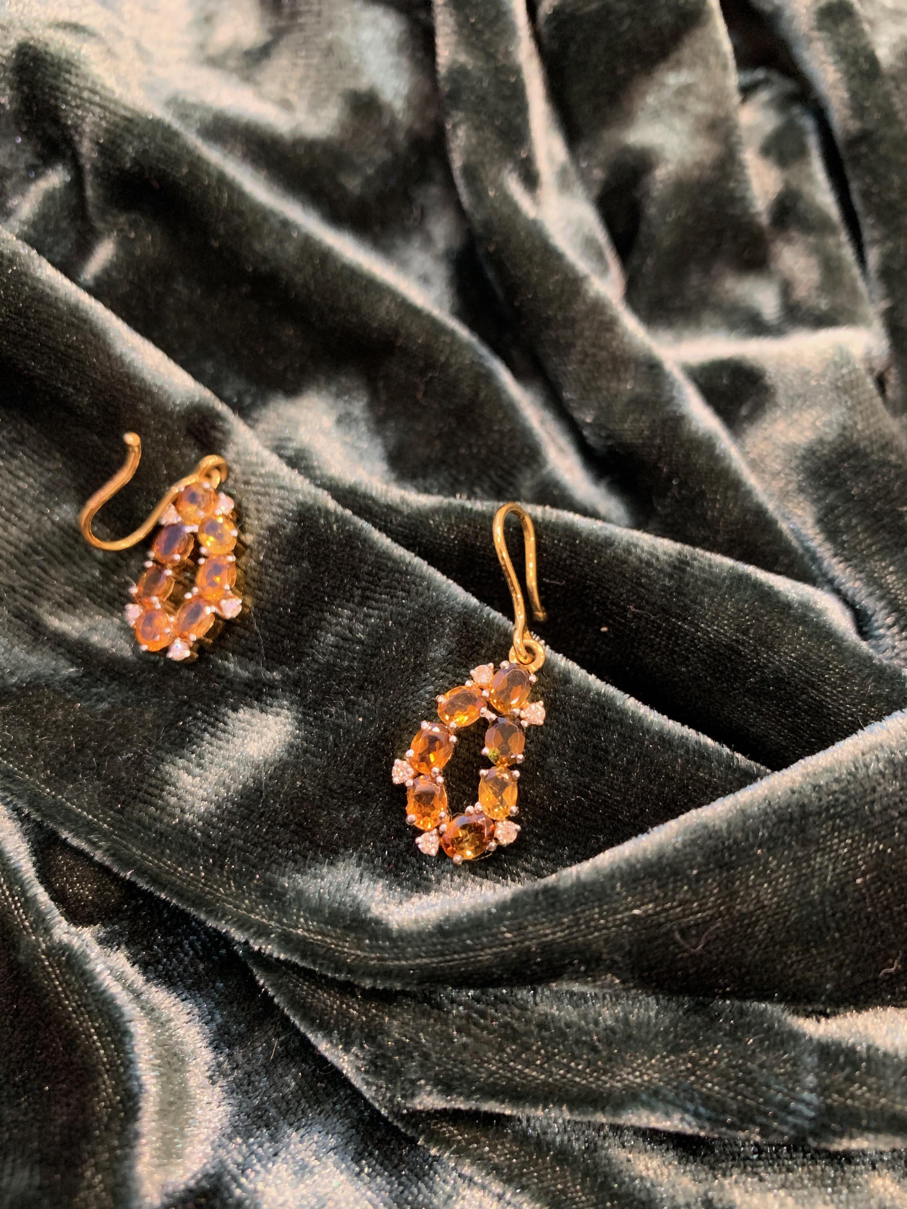 These impeccable earrings with alluring pattern of dazzling diamonds & tourmalines are sure to bedazzle you.
Most of our jewels are made to order, so please allow us for a 2-4 week delivery.
Please note the possibility of natural inclusions in