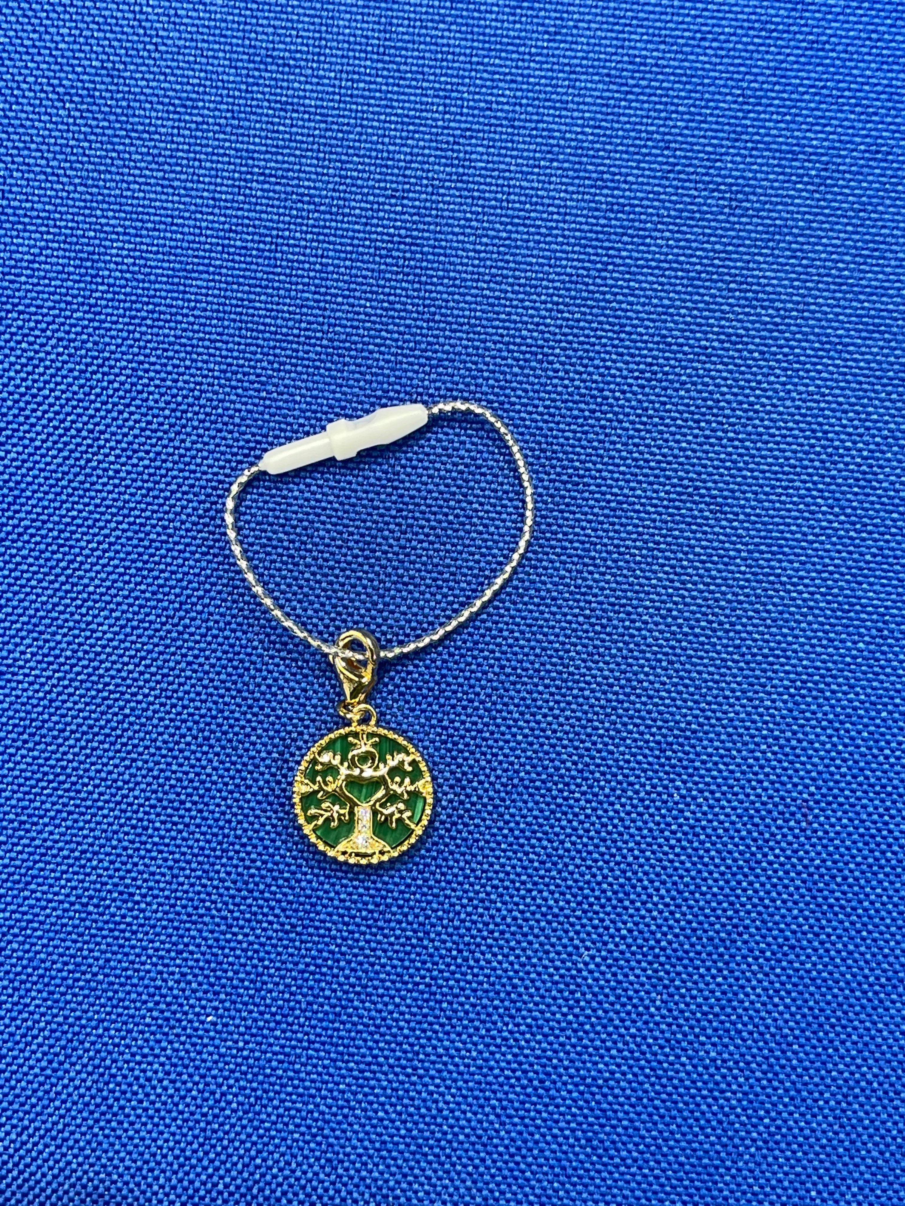 Diamond Tree of Life Yellow Gold Medallion Charm Green Malachite Pendant In New Condition For Sale In Oakton, VA