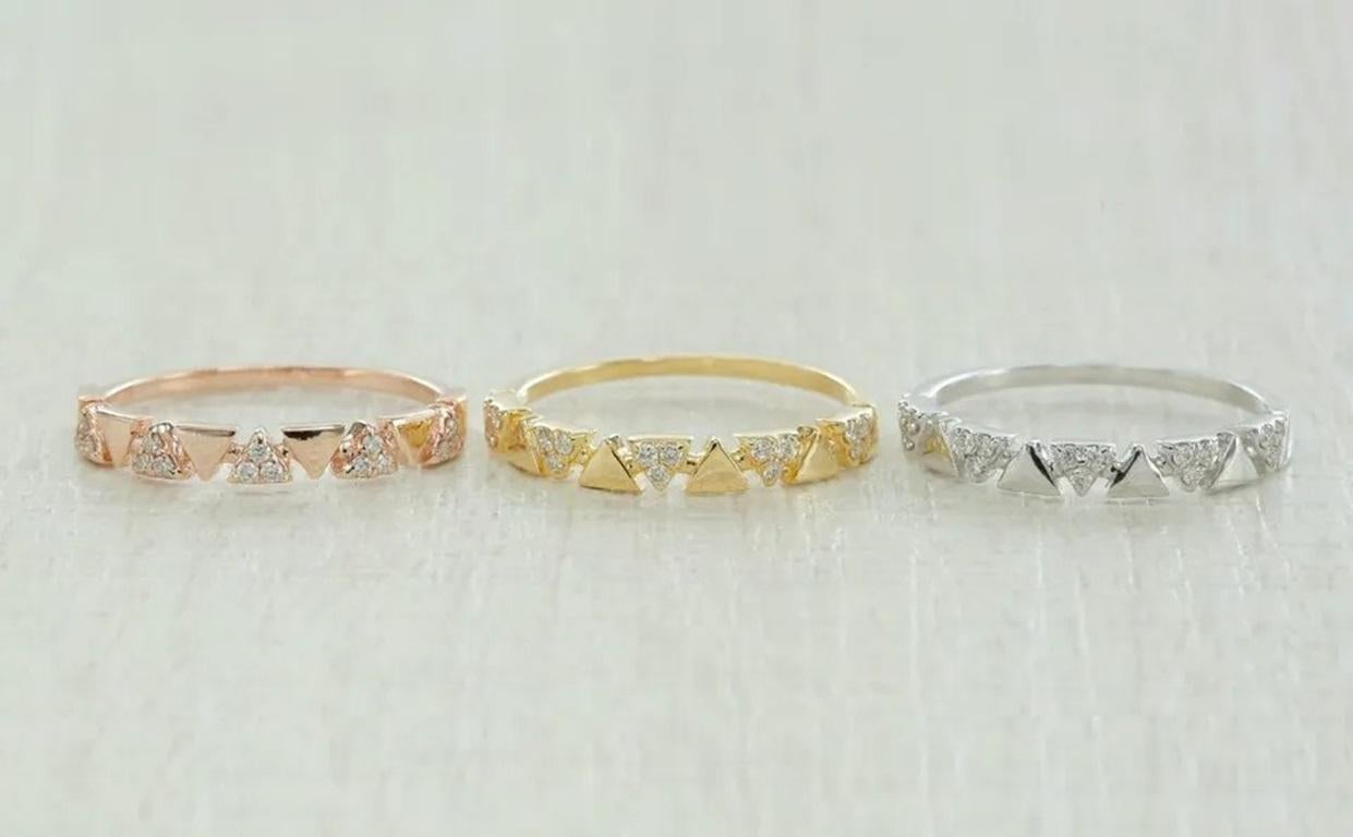 Round Cut Diamond Triangle Alternating Band Unique Wedding Engagement 14k Solid Gold Ring For Sale