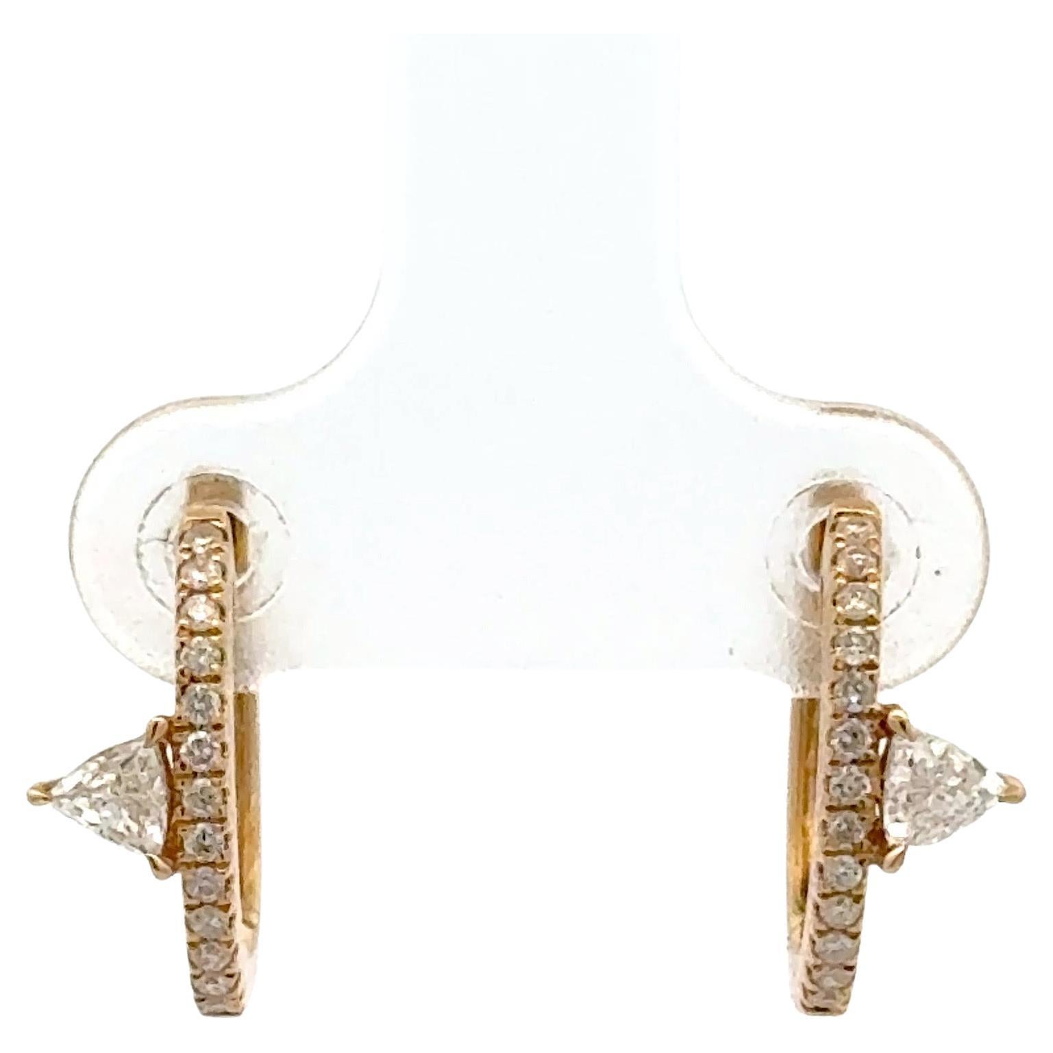 Boucles d'oreilles triangle diamant 0.42 carats or jaune 14 carats 2.4 grammes Neuf - En vente à New York, NY
