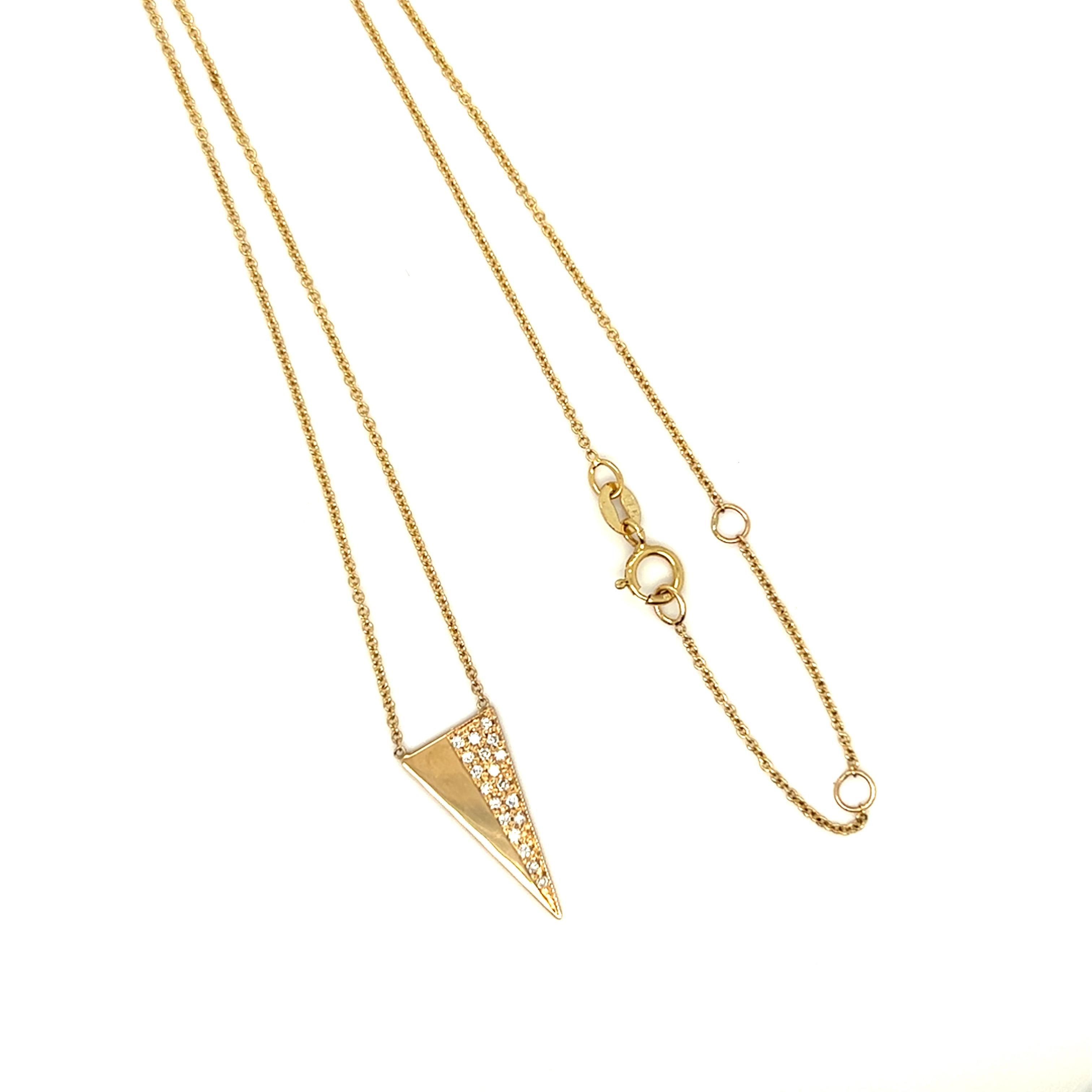 Collier pendentif triangulaire en or jaune 14 carats avec diamants Excellent état - En vente à beverly hills, CA
