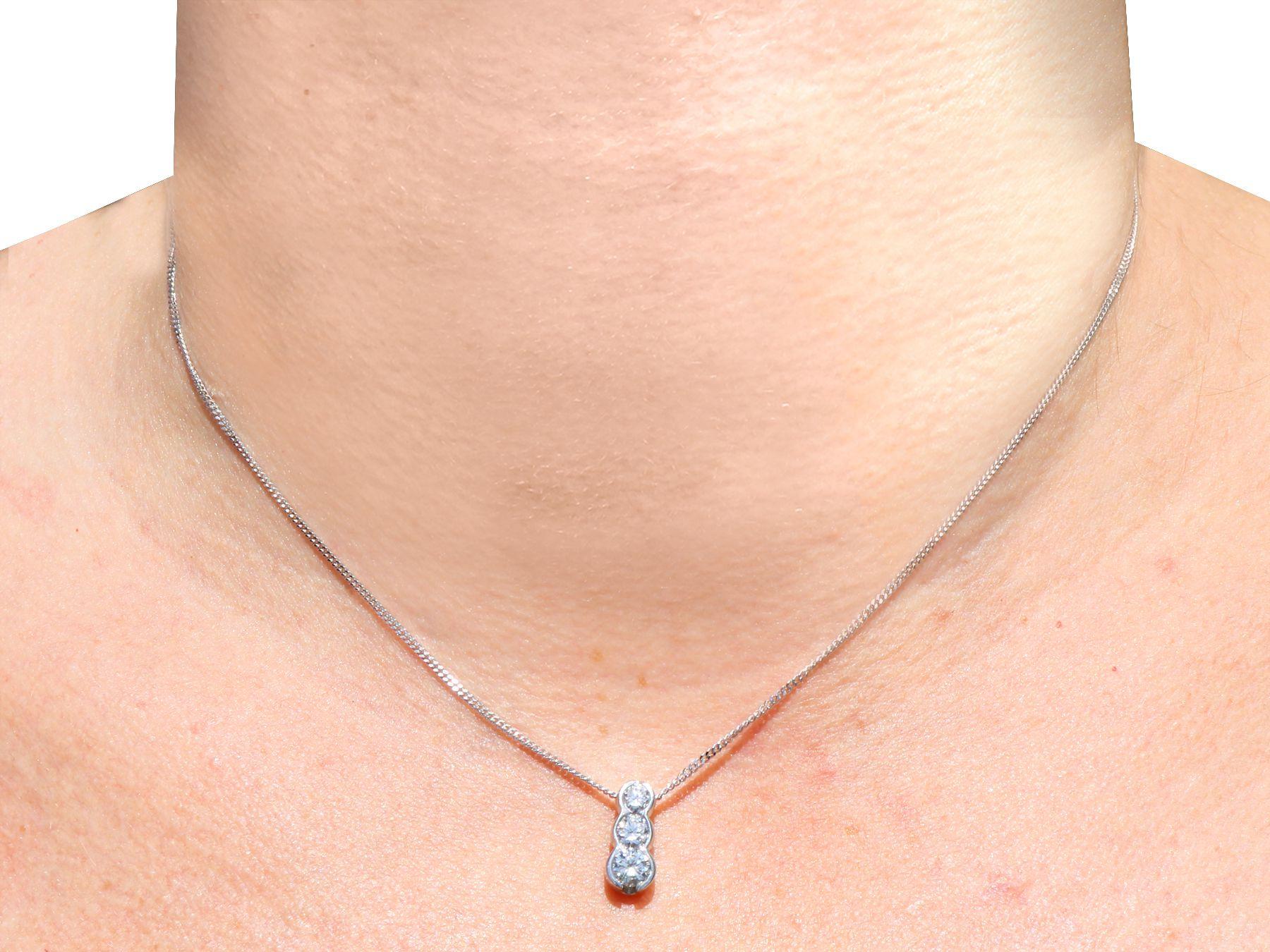 Diamond Trilogy Platinum Pendant In Excellent Condition For Sale In Jesmond, Newcastle Upon Tyne