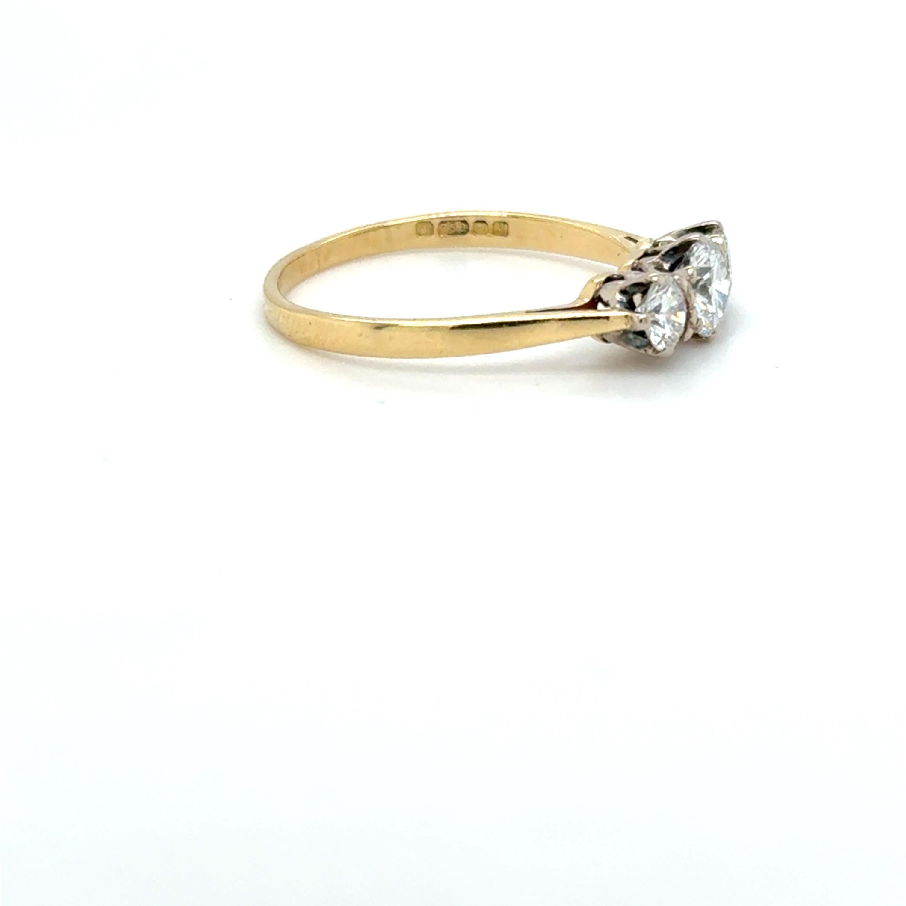 Diamant Trilogy-Ring aus 18 Karat Gold mit sehr funkelnden, feinen Diamanten im Zustand „Gut“ im Angebot in London, GB