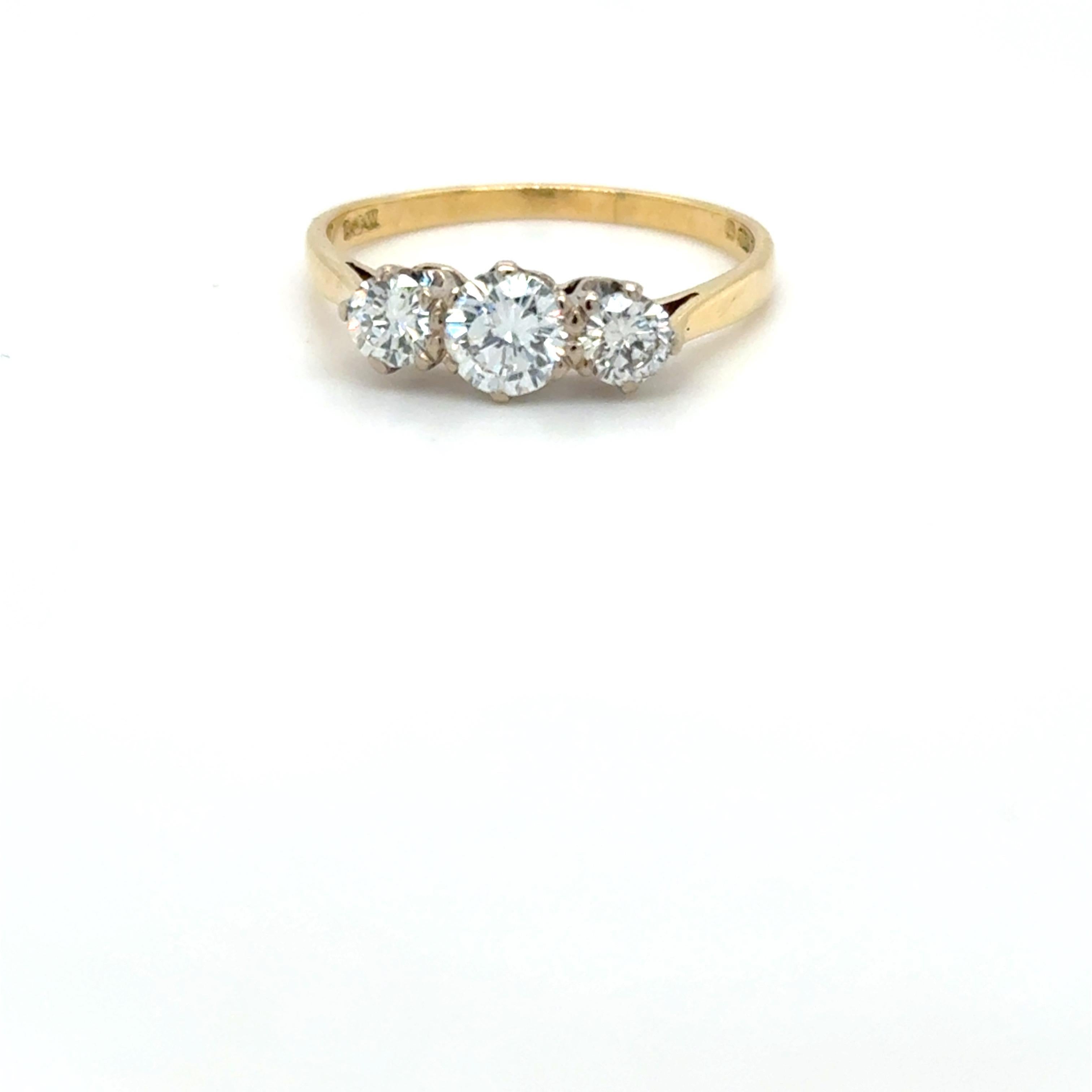 Diamant Trilogy-Ring aus 18 Karat Gold mit sehr funkelnden, feinen Diamanten im Angebot 3