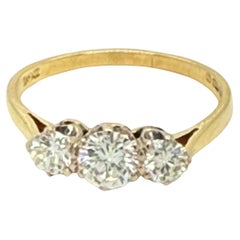 Diamond Trilogy Ring made in 18k Gold and very sparkly fine Diamonds