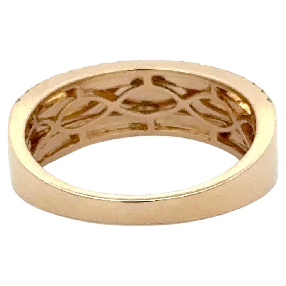 Taille ronde Bague jonc cannelée or jaune 14 carats bordée de diamants 0,33 carat en vente