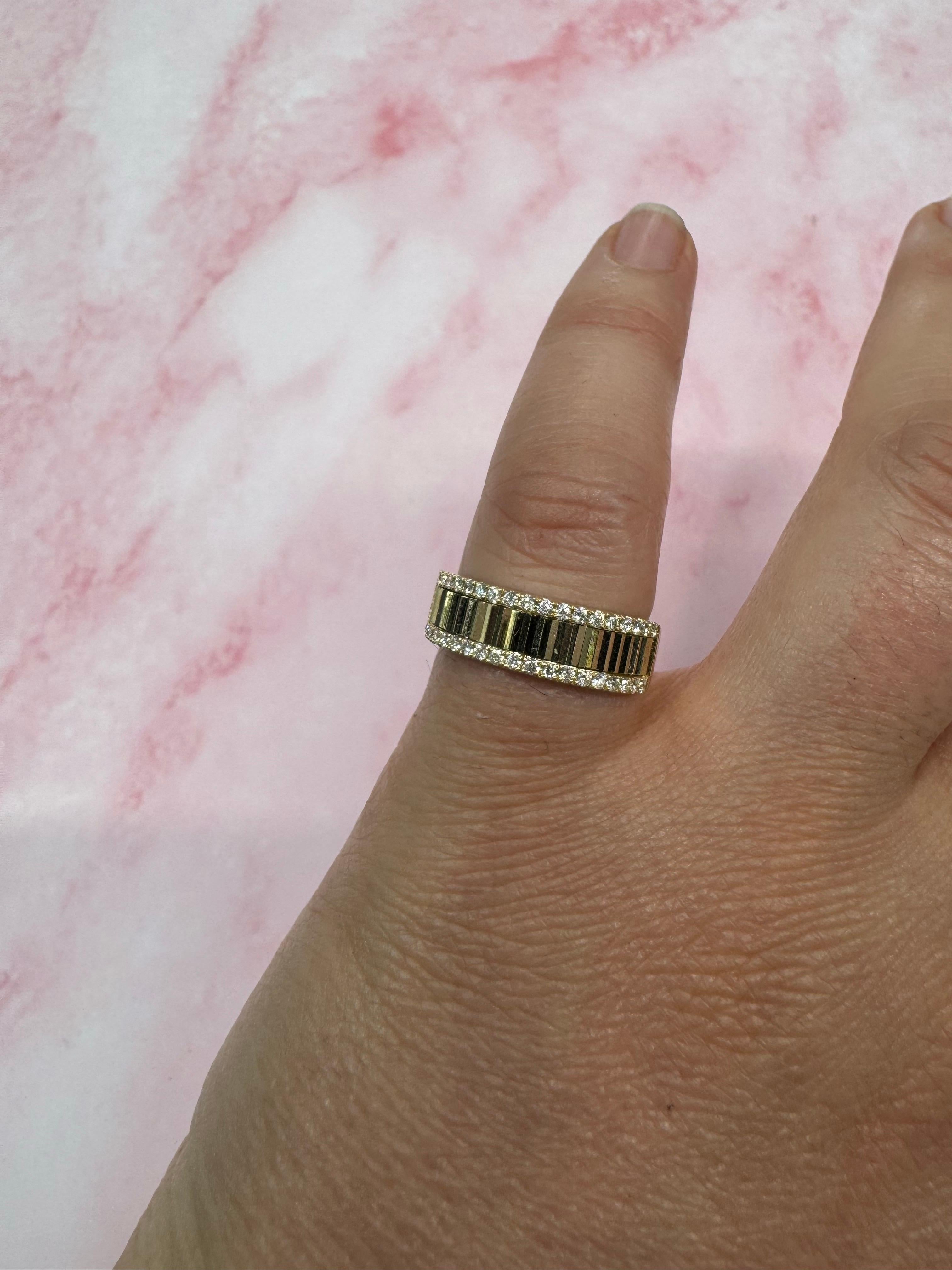 Bague jonc cannelée or jaune 14 carats bordée de diamants 0,33 carat Neuf - En vente à New York, NY