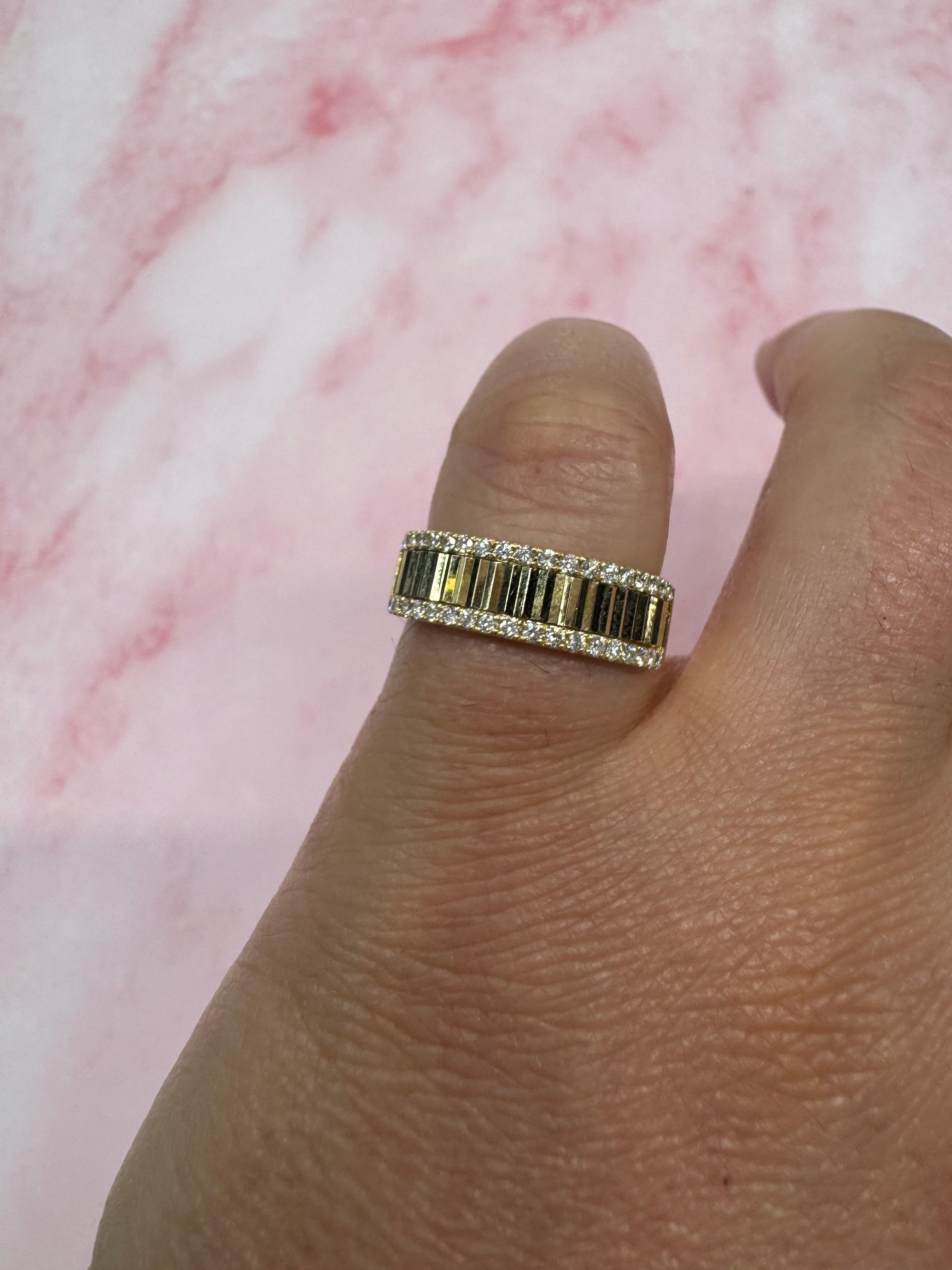 Bague jonc cannelée or jaune 14 carats bordée de diamants 0,33 carat Unisexe en vente
