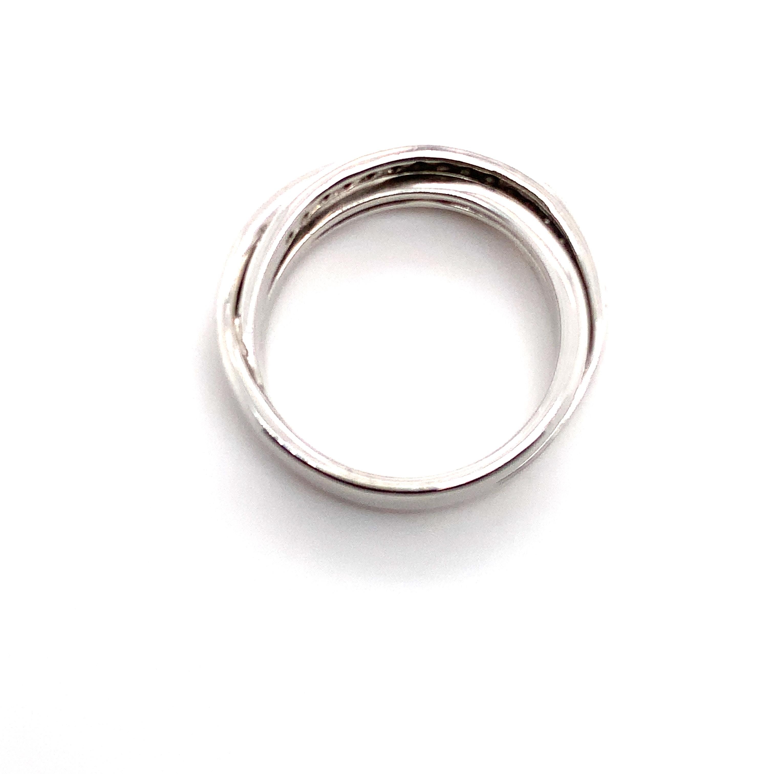 Donna Anello nuziale con triplo pavé di diamanti e corona a spirale in oro bianco 18 carati in vendita