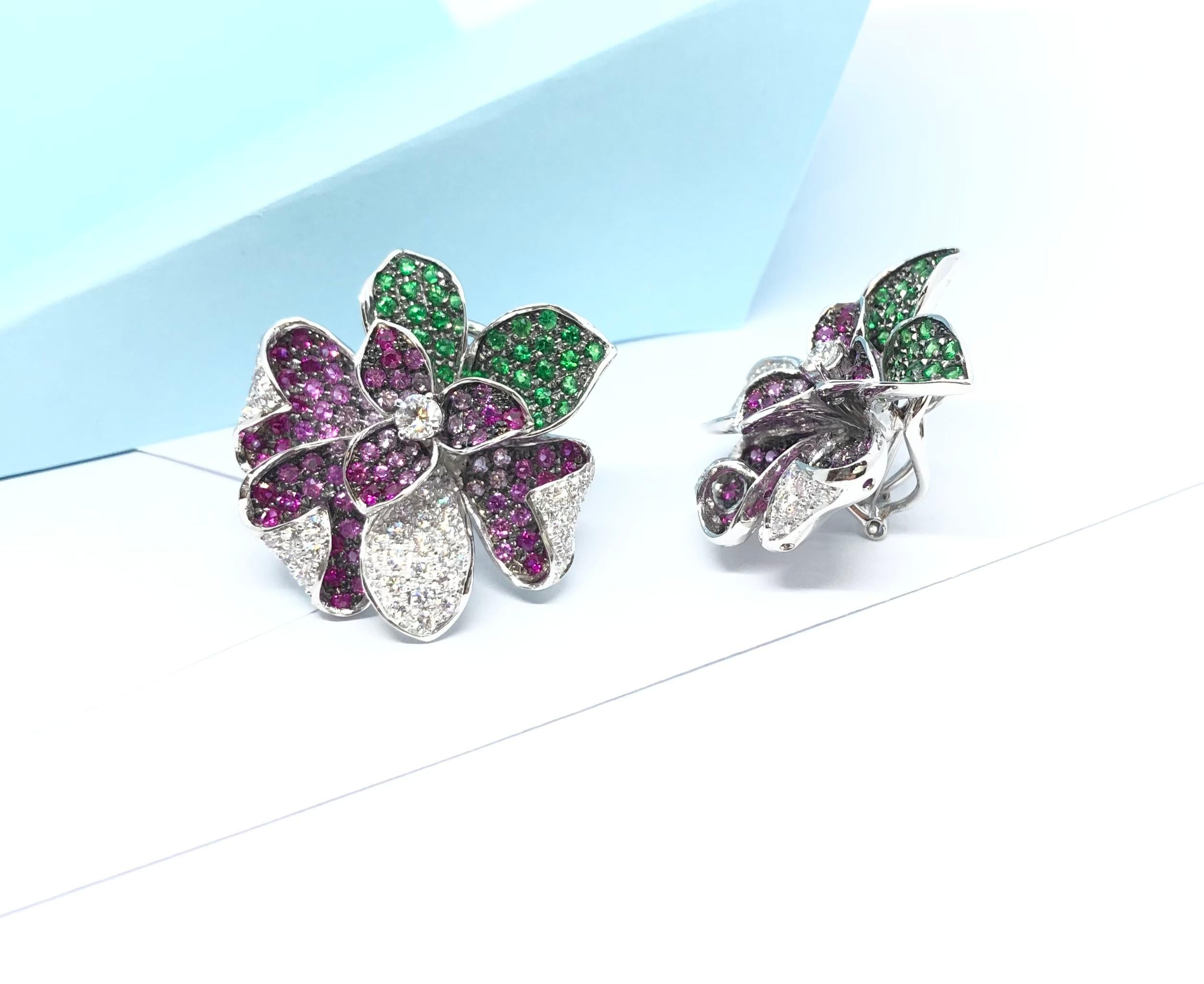 Orecchini con diamanti, tsavorite e zaffiri rosa in montatura d'oro bianco 18 carati in vendita 6