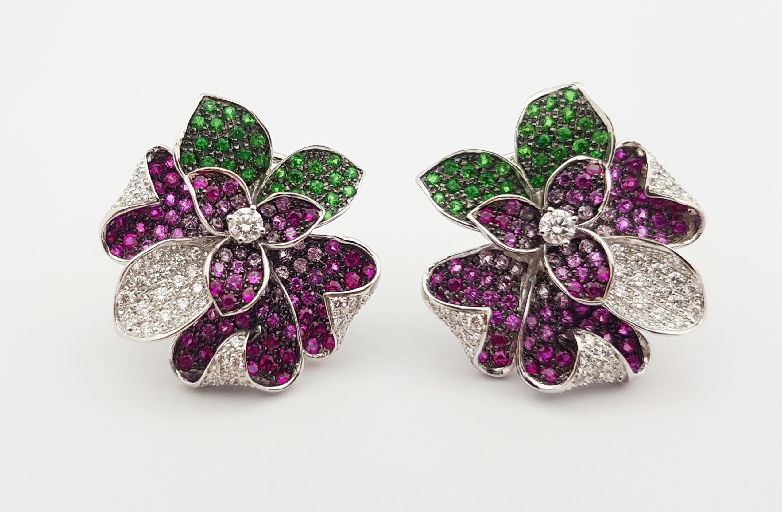 Contemporaneo Orecchini con diamanti, tsavorite e zaffiri rosa in montatura d'oro bianco 18 carati in vendita