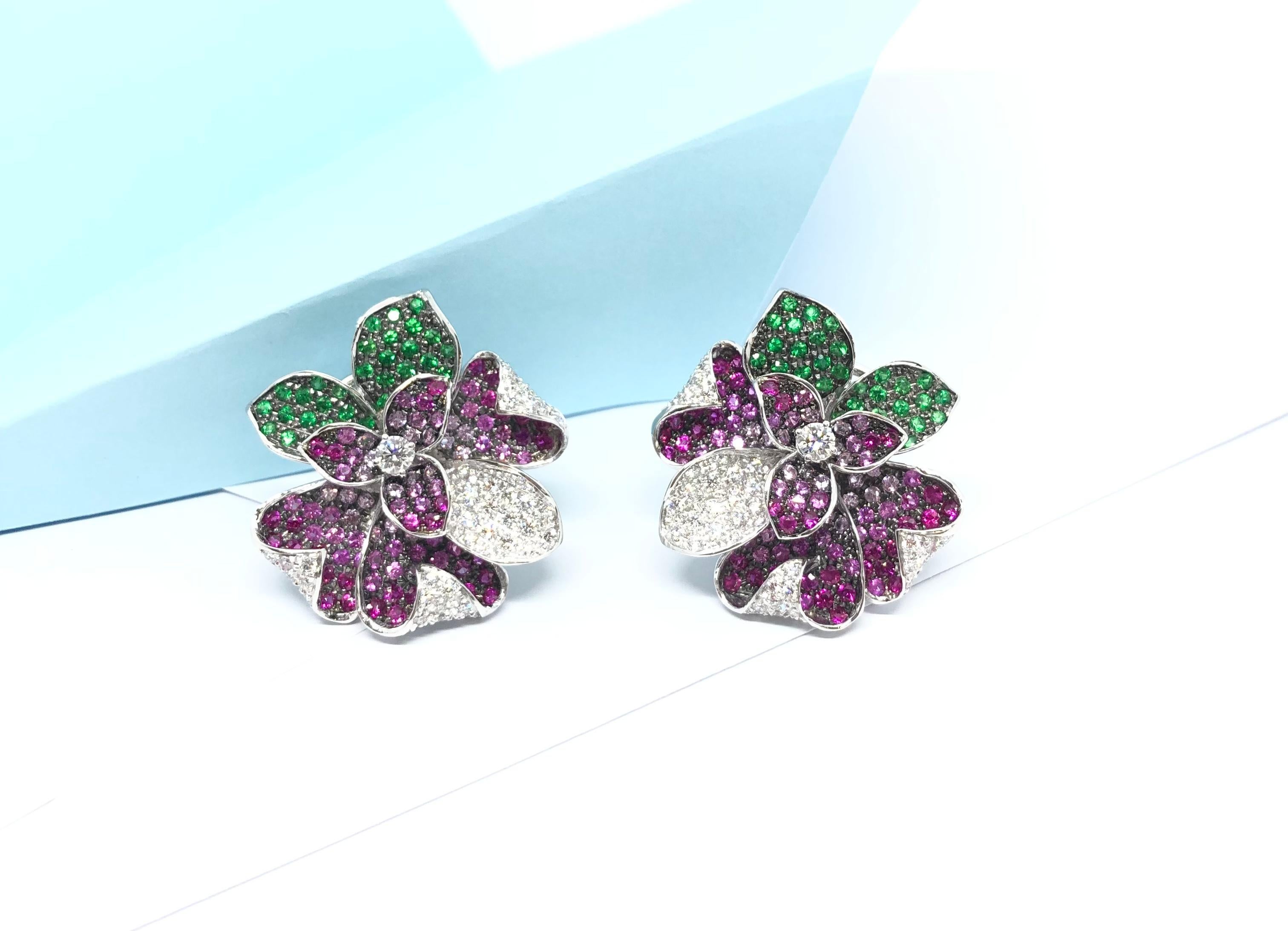 Taglio brillante Orecchini con diamanti, tsavorite e zaffiri rosa in montatura d'oro bianco 18 carati in vendita