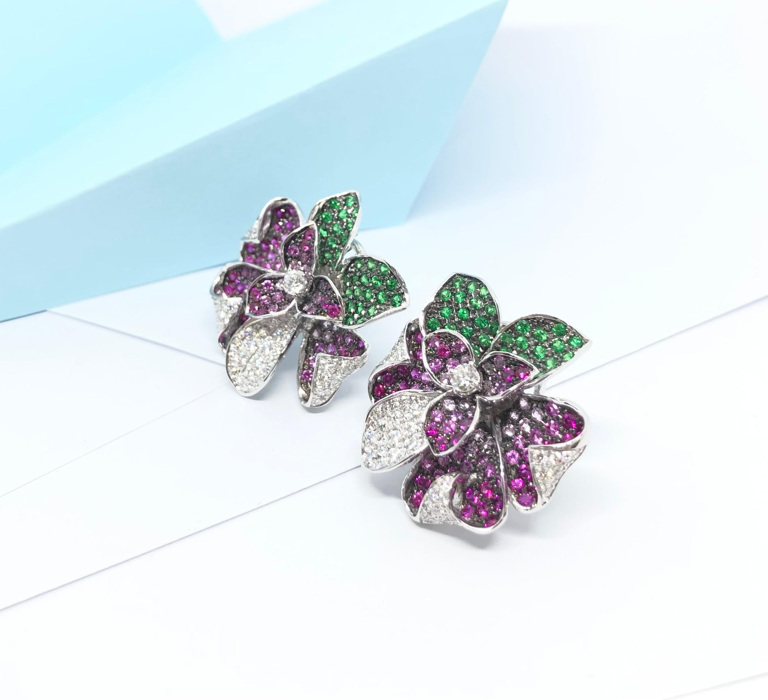 Orecchini con diamanti, tsavorite e zaffiri rosa in montatura d'oro bianco 18 carati in vendita 3