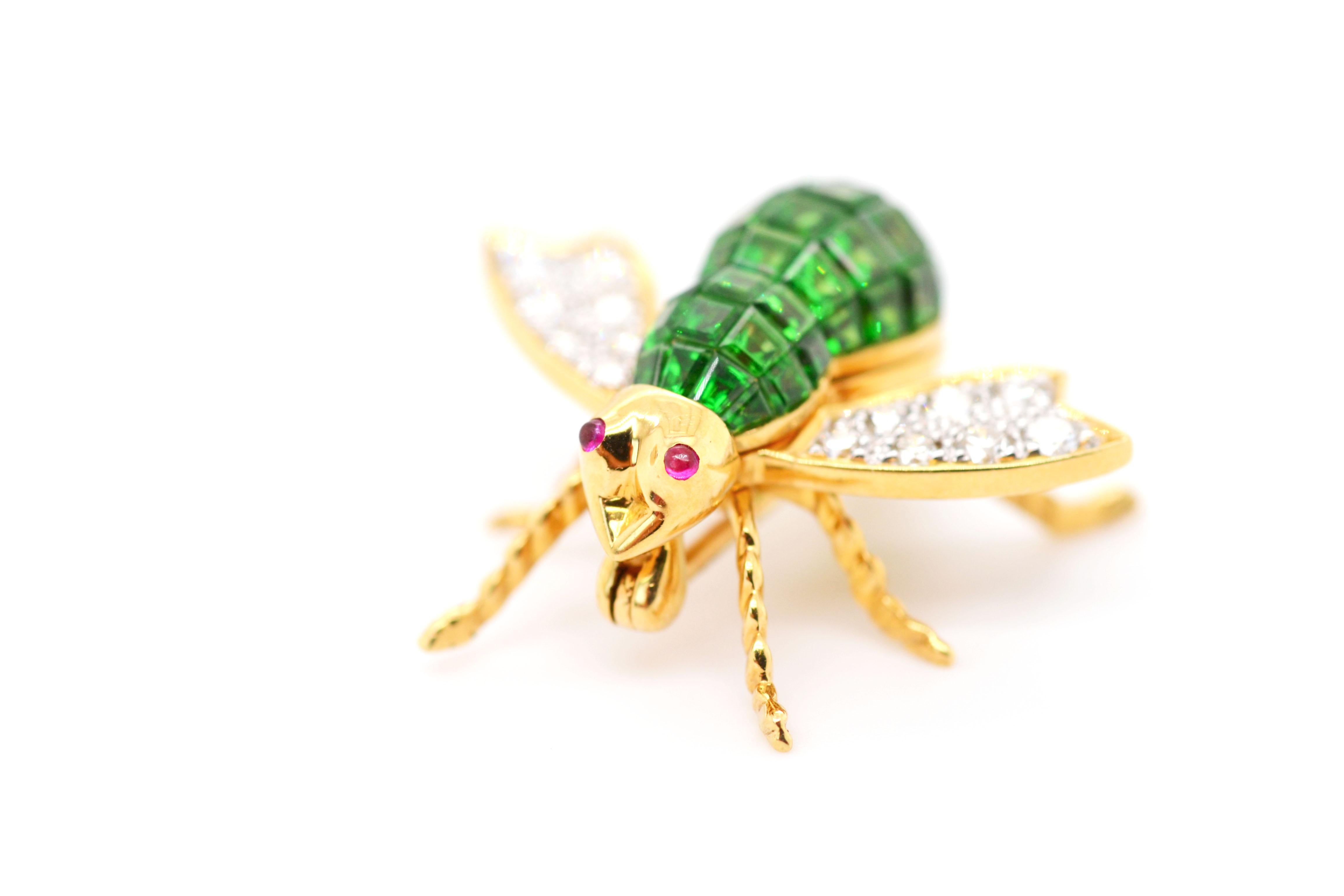 Broche Insecto Diamante, Tsavorita y Rubí en Oro Amarillo de 18 Kilates Moderno en venta