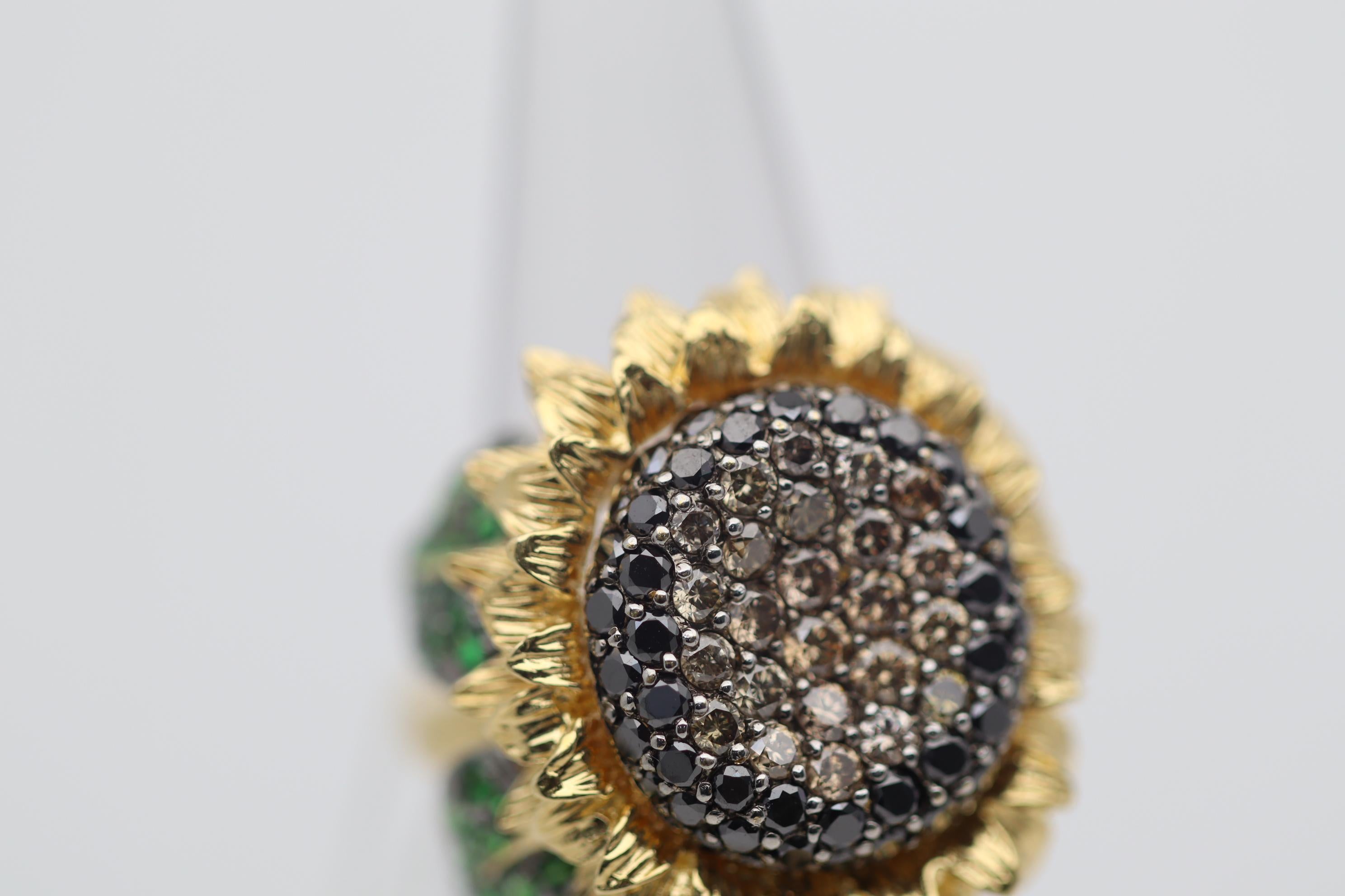 Diamond Tsavorite Gold Sunflower Ring In New Condition In Beverly Hills, CA
