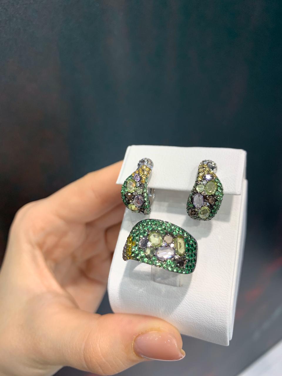Women's Diamond Garnet Quartz Chrysolite Designer Fashion Lever-Back Gold Earrings For Sale