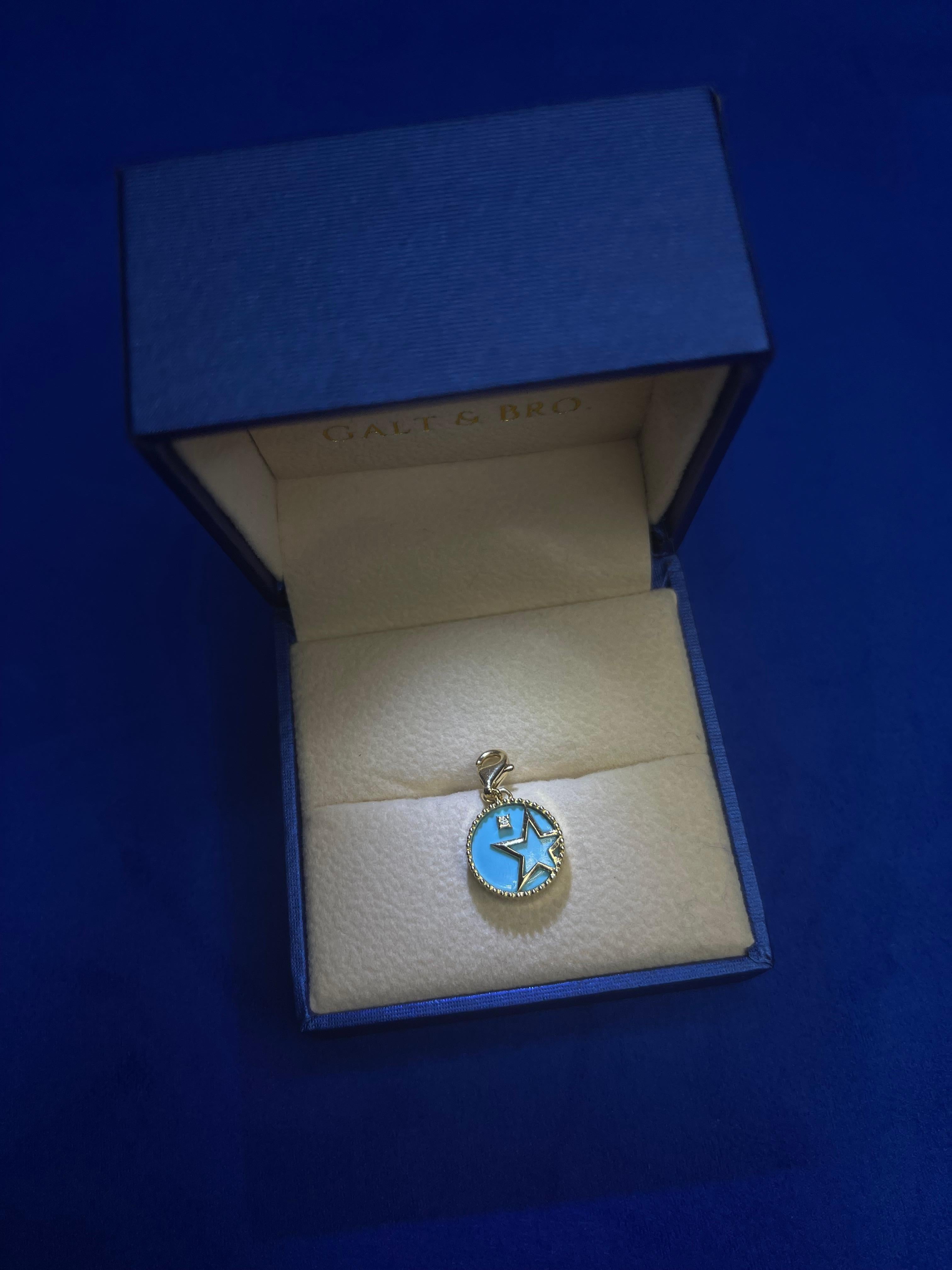 Round Cut Diamond Teal Turquoise Shooting Star Celestial Sky Gold Medallion Charm Pendant For Sale