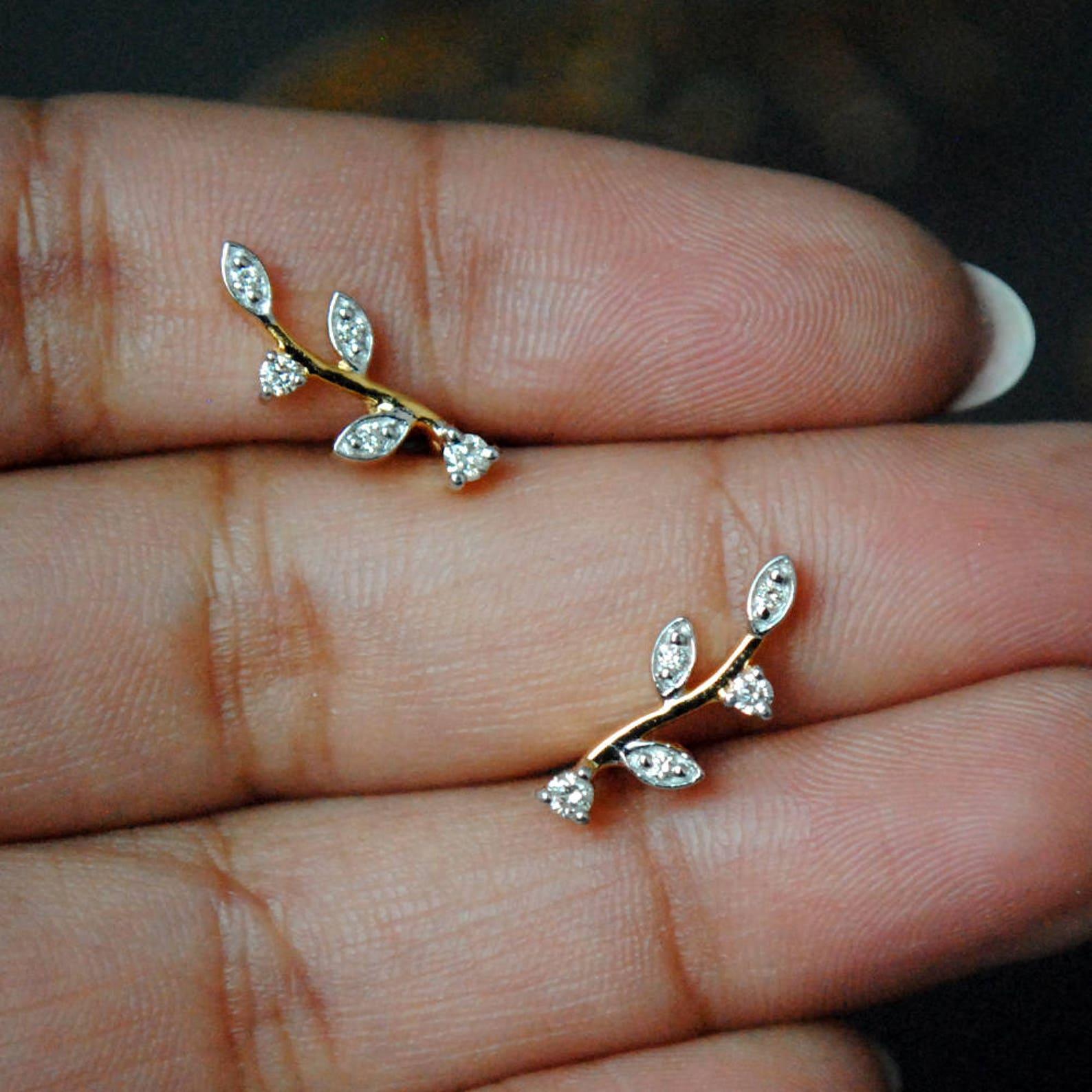 Art Déco Set di collane con foglie di ramoscello di diamante in oro 14K e orecchini abbinati Regalo unico. in vendita
