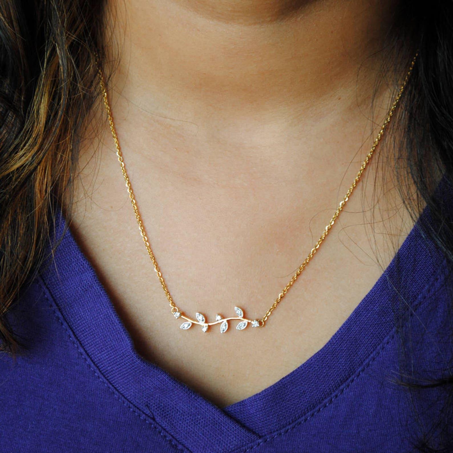 Set di collane con foglie di ramoscello di diamante in oro 14K e orecchini abbinati Regalo unico. in vendita 1