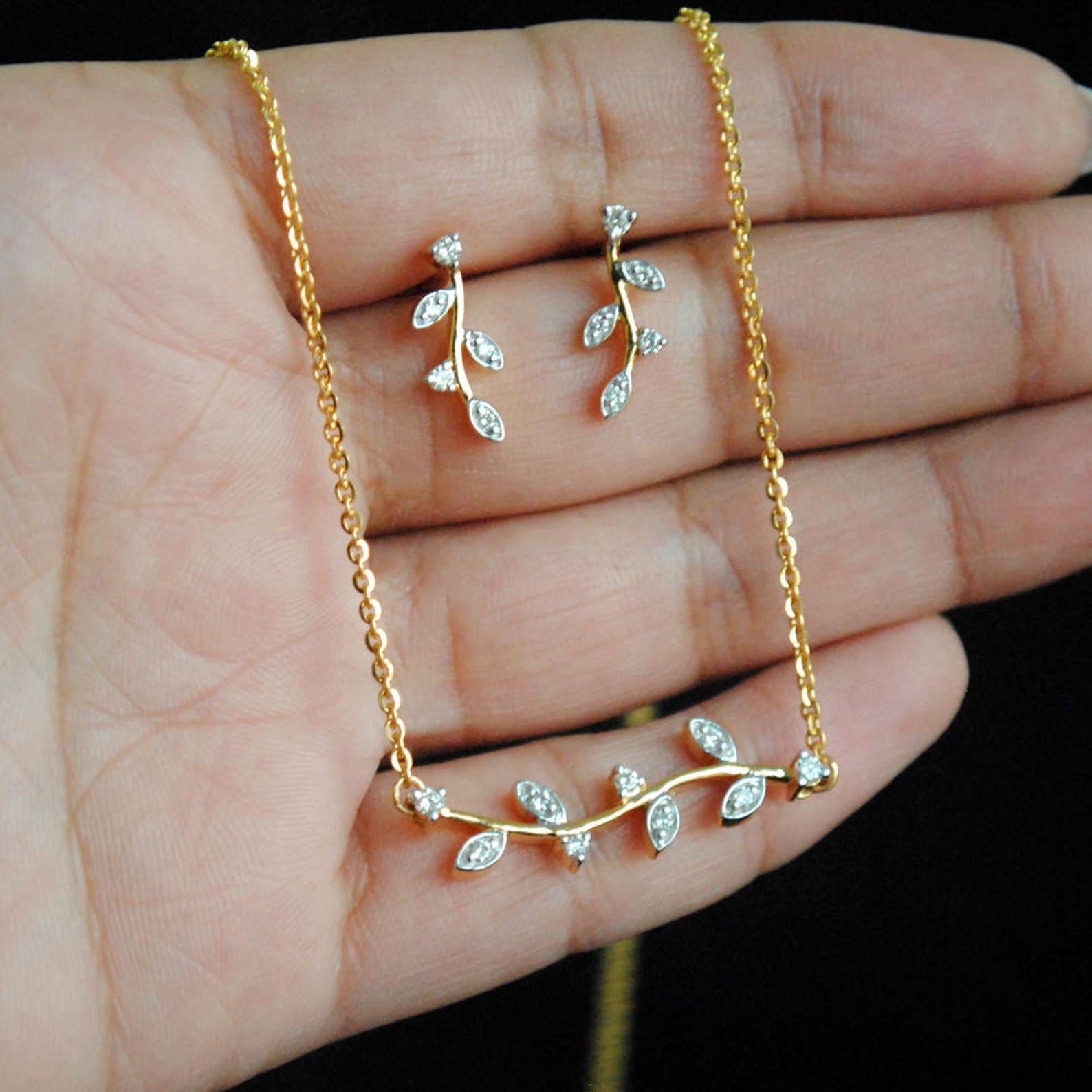 Set di collane con foglie di ramoscello di diamante in oro 14K e orecchini abbinati Regalo unico. in vendita 2