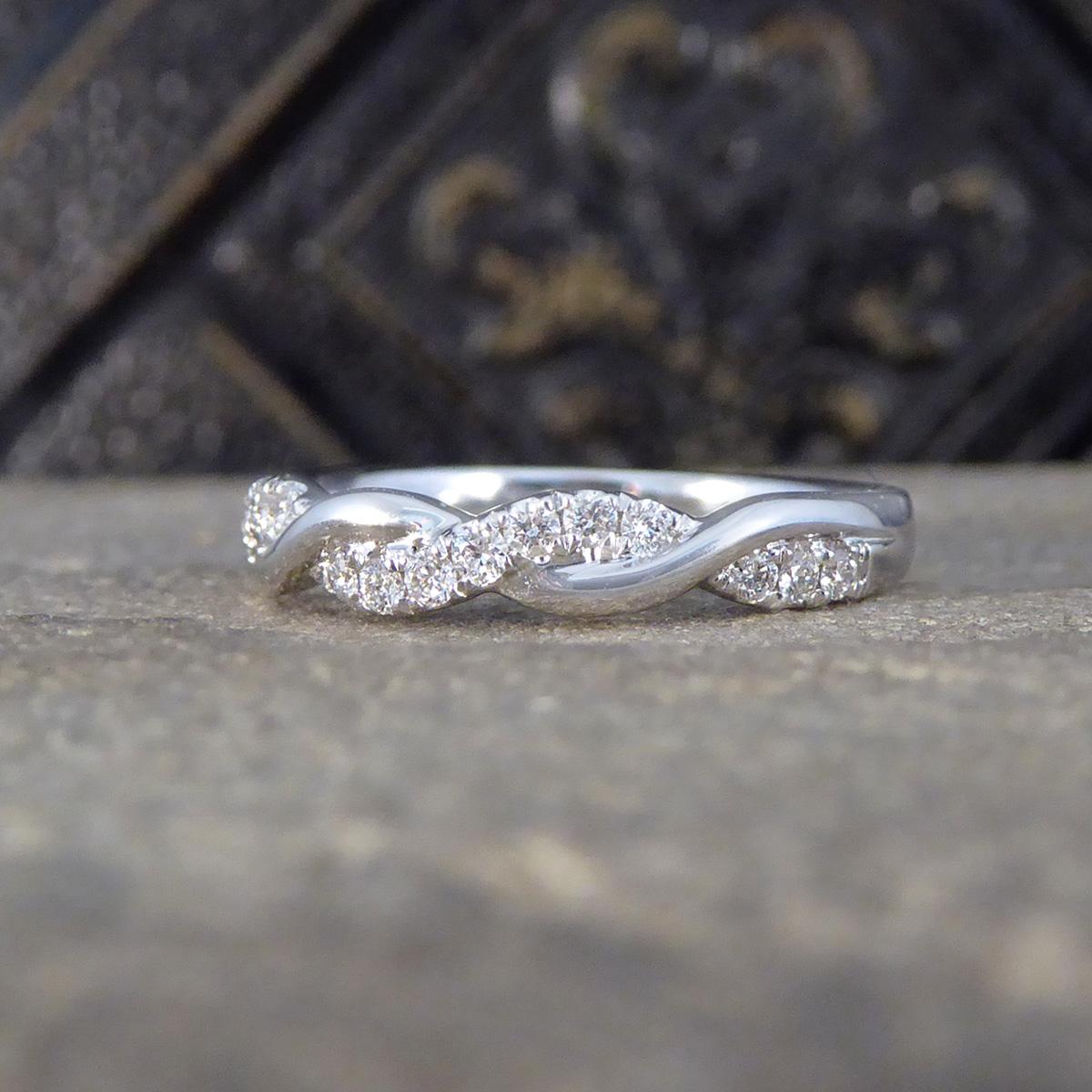 Diamond Twist Band Ring in 18ct White Gold In New Condition In Yorkshire, West Yorkshire