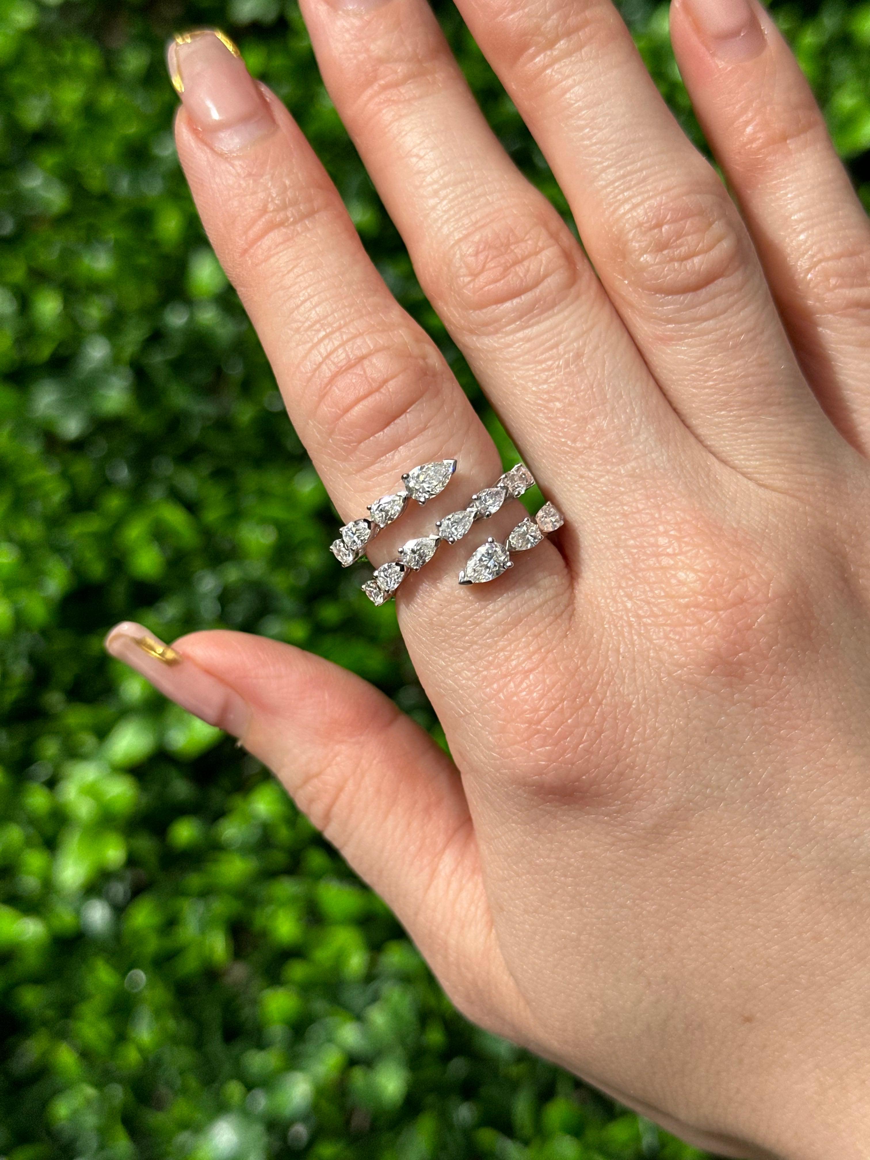 Diamond Twist White Gold Ring In New Condition In New York, NY