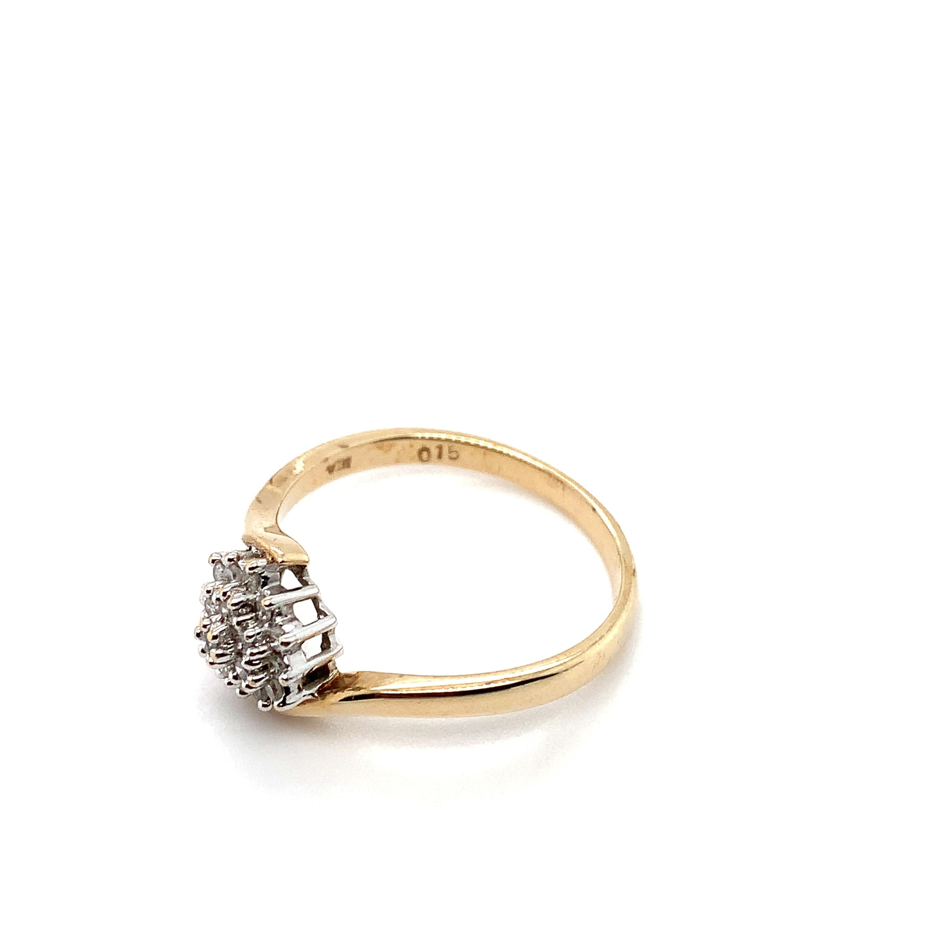 Round Cut Diamond twisted chunky cluster engagement ring yellow gold For Sale