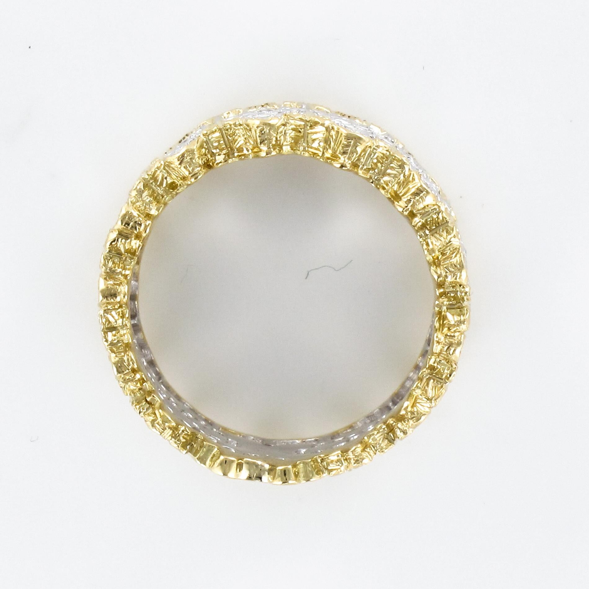 Filigraner Diamantring aus zweifarbigem Gold mit Diamanten im Angebot 9