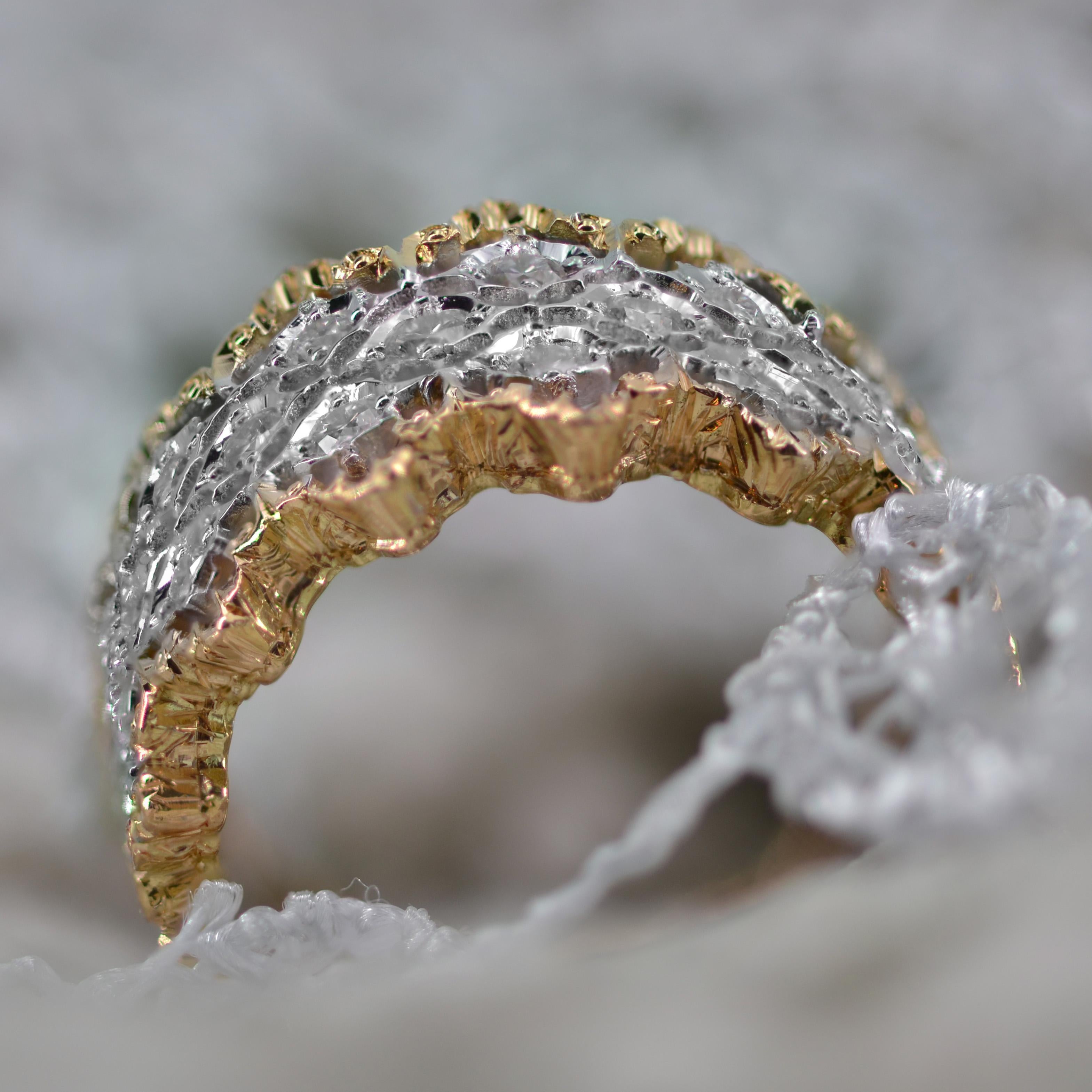 Filigraner Diamantring aus zweifarbigem Gold mit Diamanten im Angebot 12