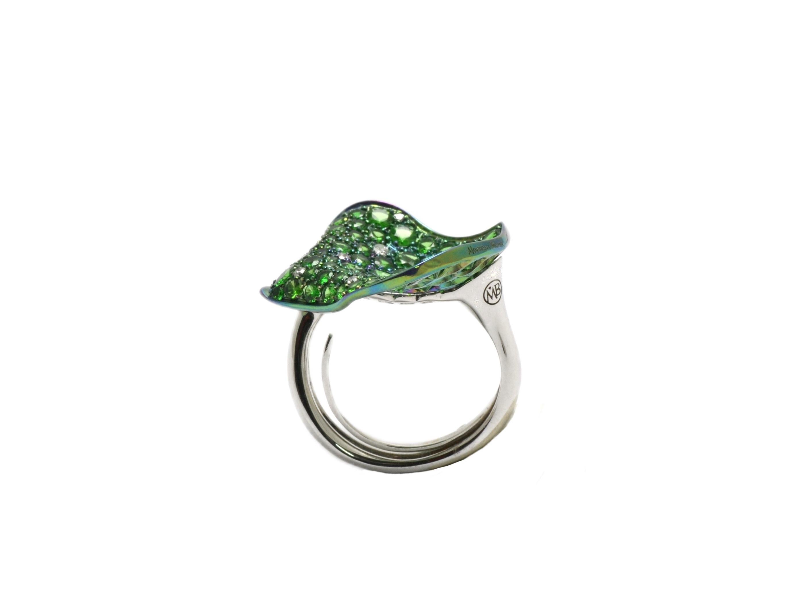 Contemporary Diamond Tzavorite Green Titanium 18 KT White Gold Made in Italy Petal Ring For Sale