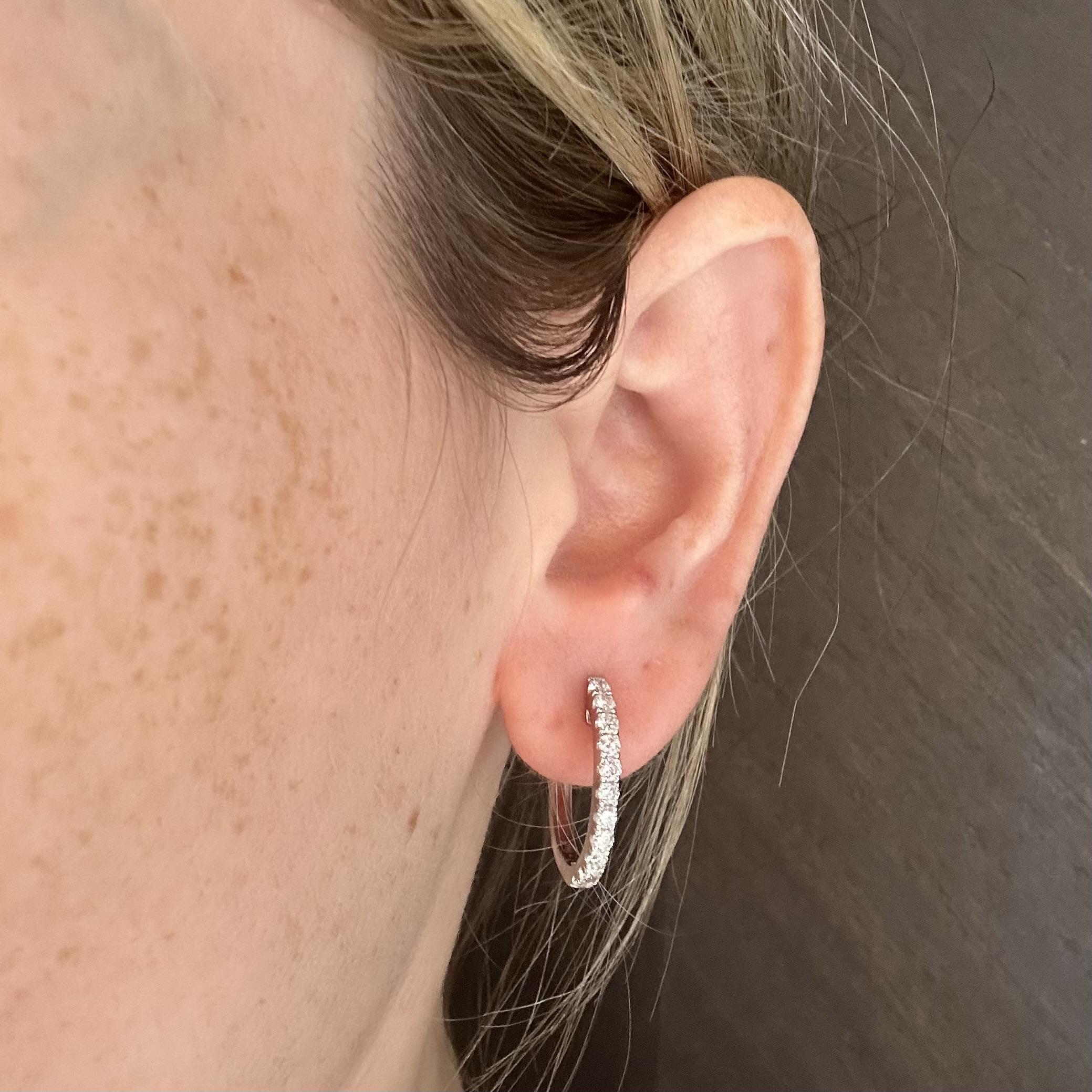Diamond U-Hoop Earrings in 14k White Gold In Good Condition For Sale In Miami, FL