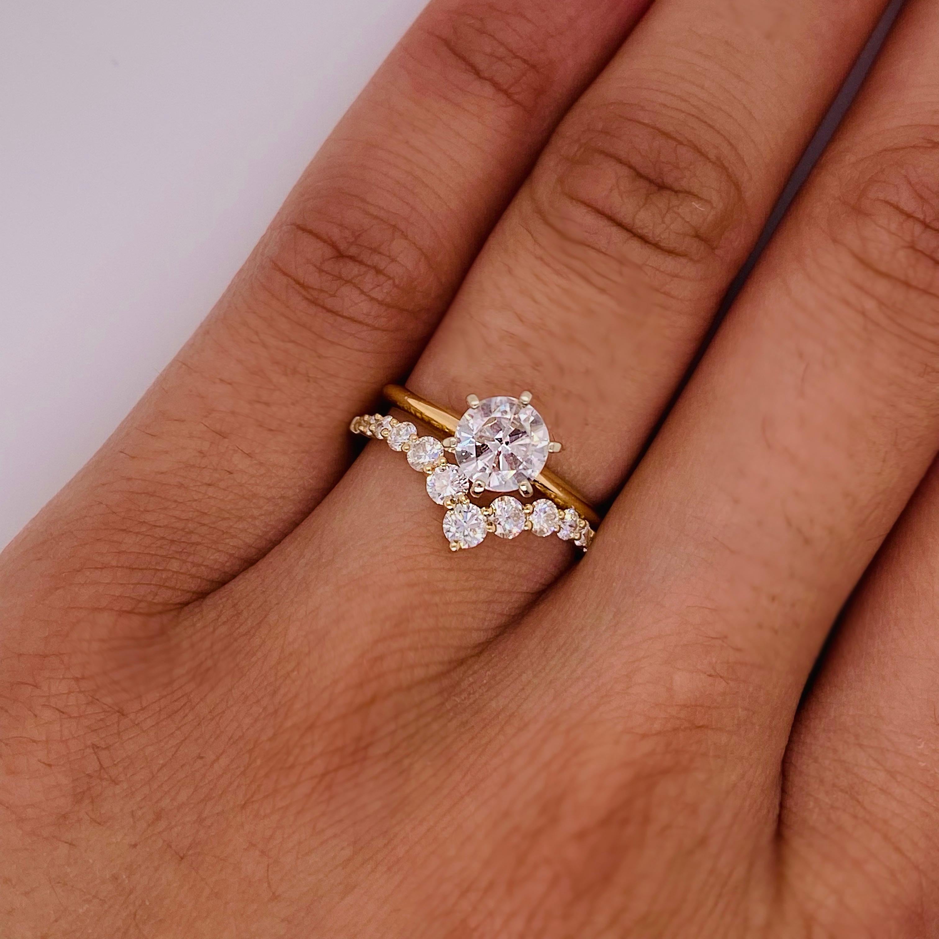 En vente :  Anneau de mariage/anneau empilable en or jaune avec diamants en forme de V en cascade 6