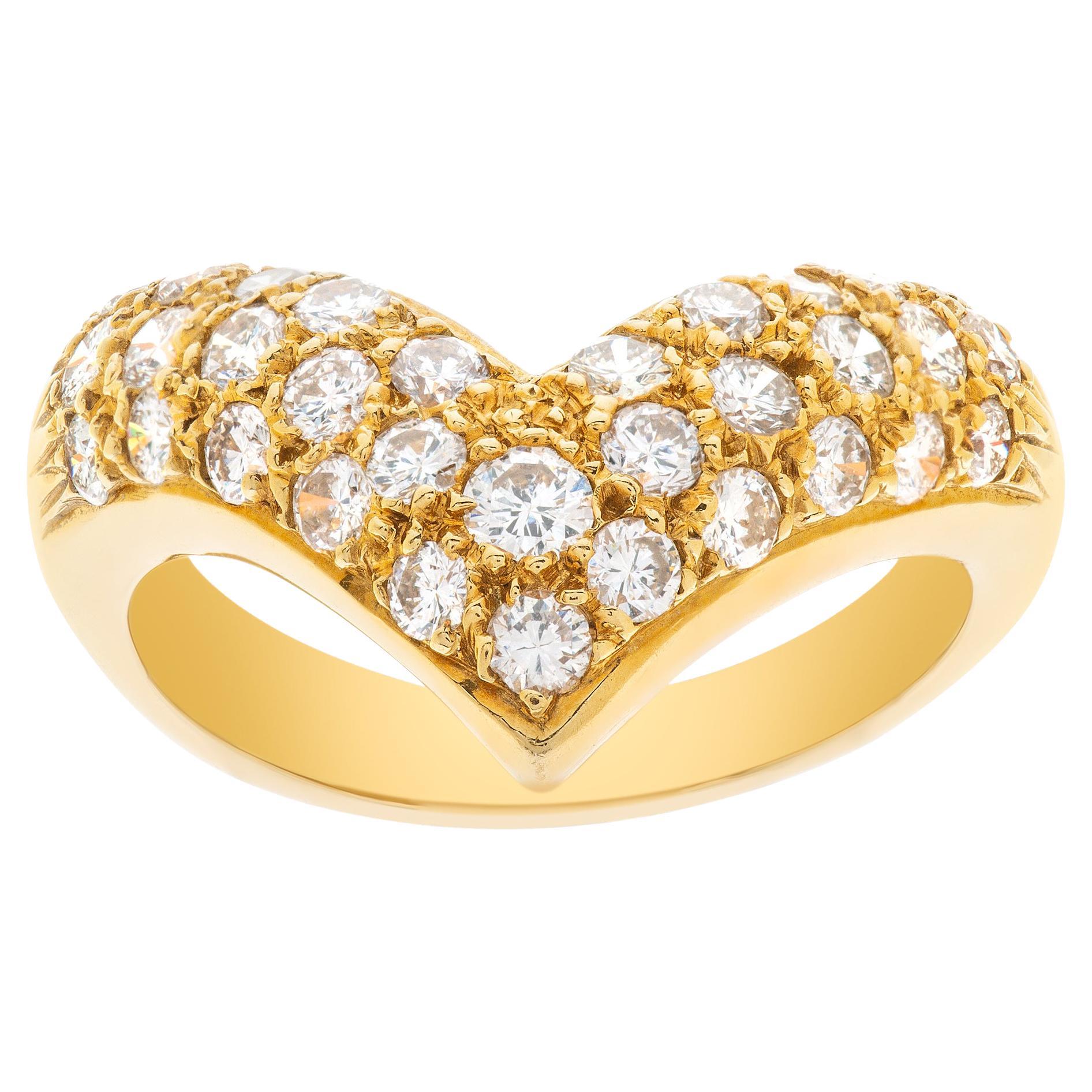 Diamond V Ring in 18k Yellow Gold For Sale