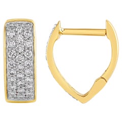 Boucles d'oreilles Huggie en or avec diamants en forme de V