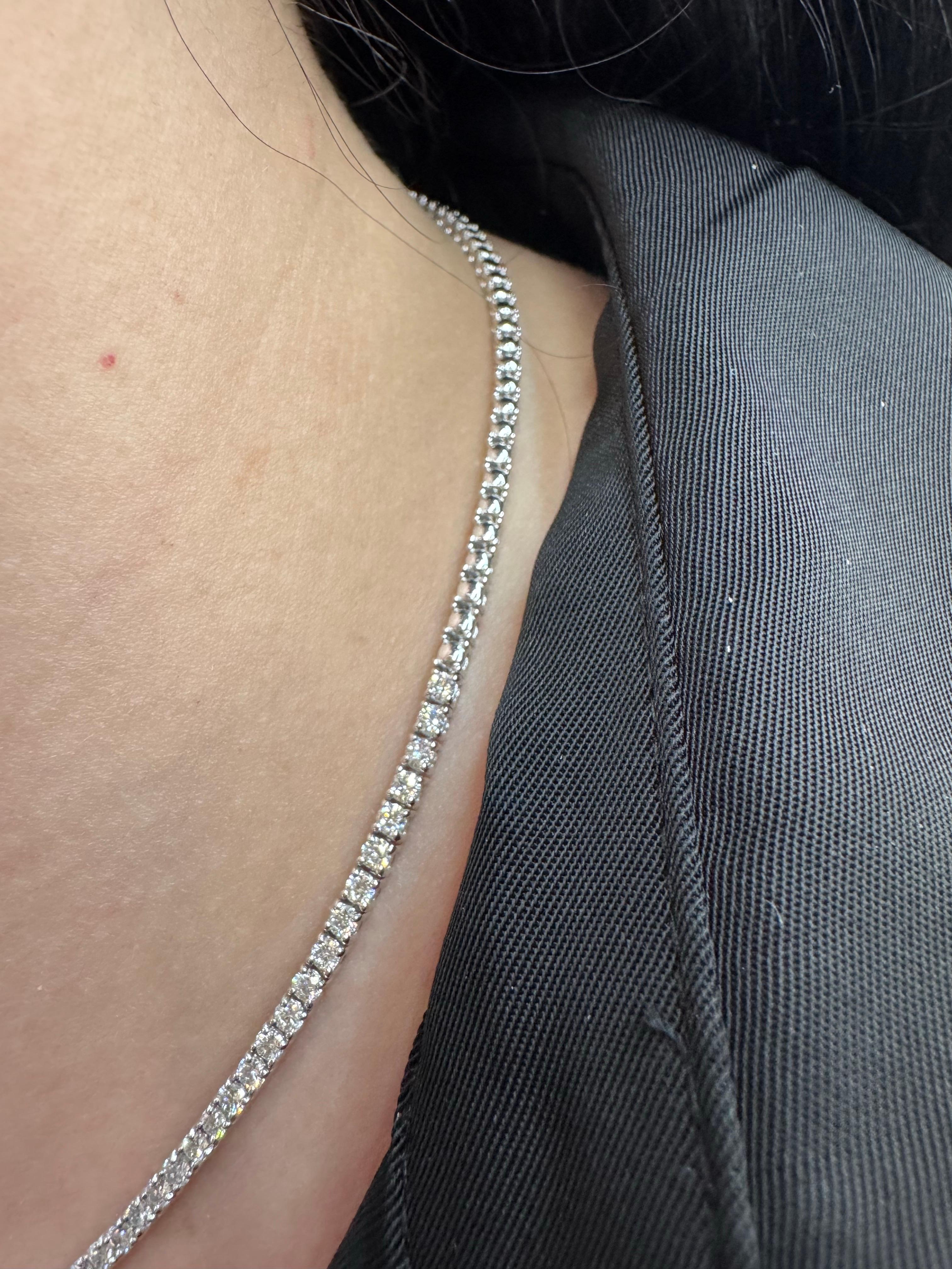 Diamant V-förmige abgestufte Halbweg-Tennis-Halskette mit Diamanten 5,40 Karat 14KT Weißgold im Zustand „Neu“ im Angebot in New York, NY