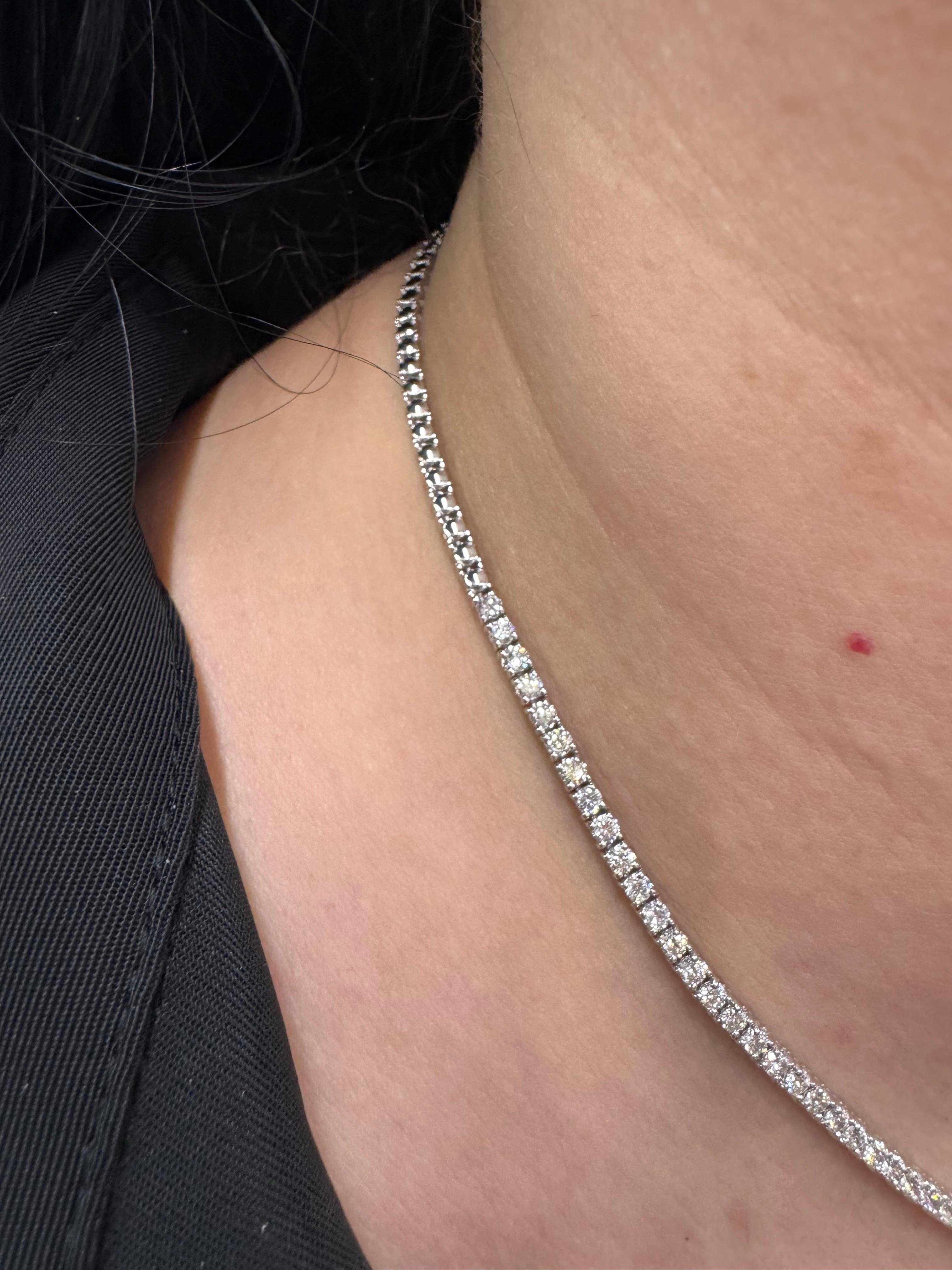 Diamant V-förmige abgestufte Halbweg-Tennis-Halskette mit Diamanten 5,40 Karat 14KT Weißgold Damen im Angebot