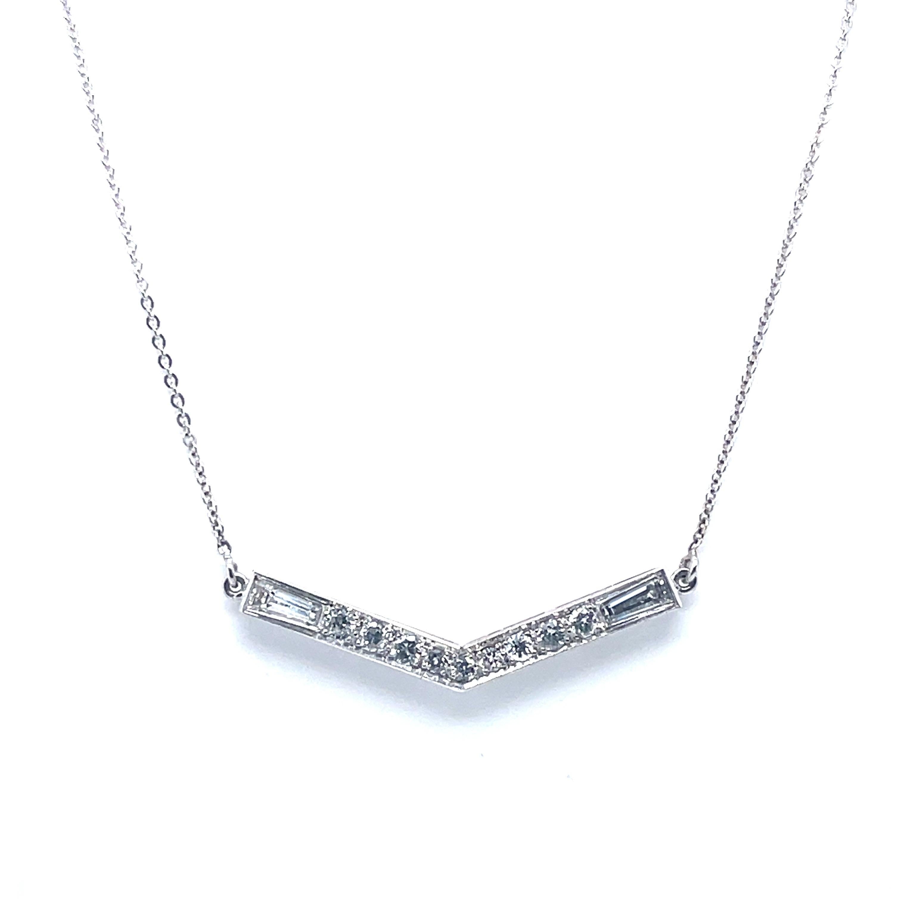 Contemporary Diamond V-Shaped 1.0 Carat Necklace 18k White Gold For Sale