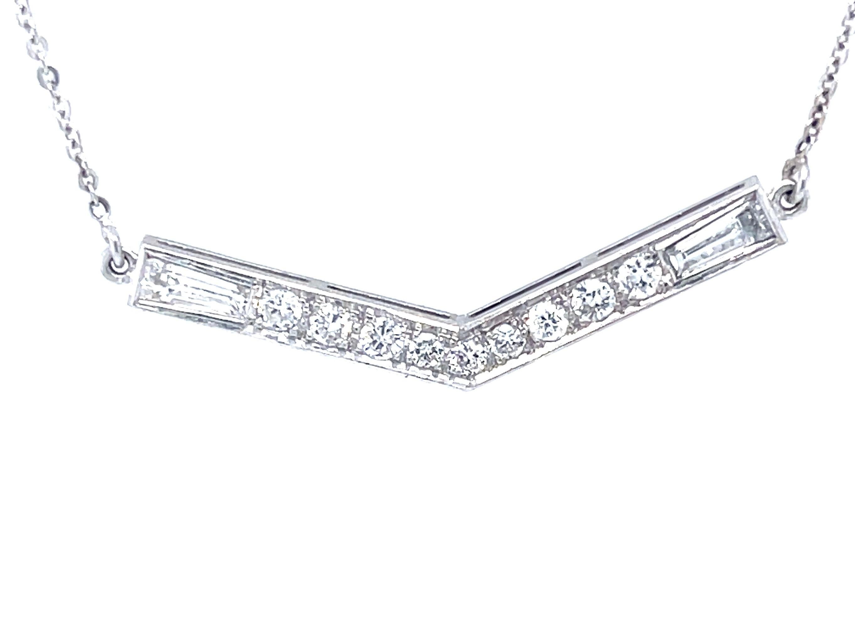 Round Cut Diamond V-Shaped 1.0 Carat Necklace 18k White Gold For Sale