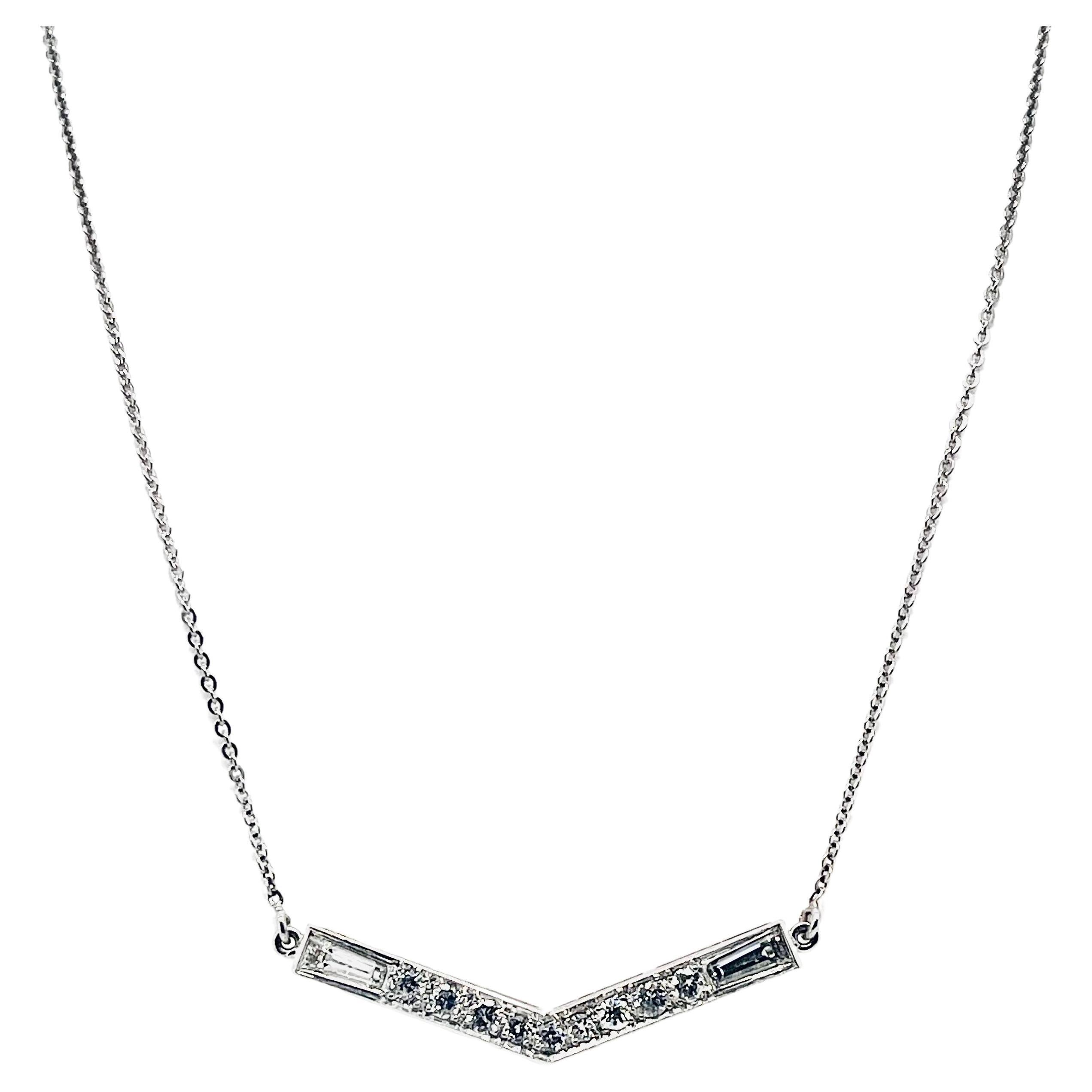 Diamond V-Shaped 1.0 Carat Necklace 18k White Gold For Sale