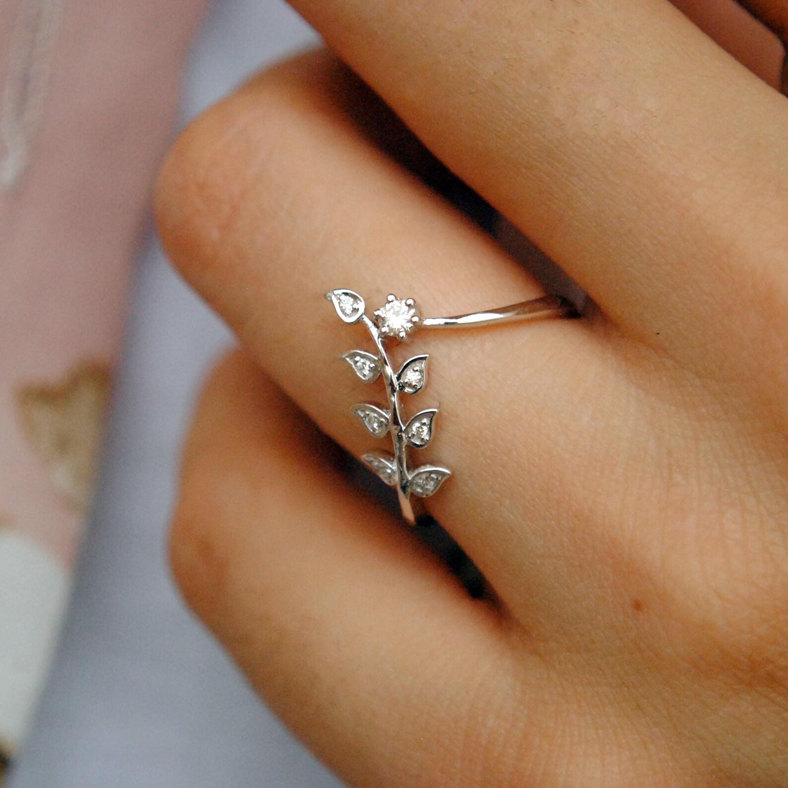Diamond Vine Leaf Ring 14k Gold Ring Stack Leaf Vine V Band Minimalist Jewellery For Sale 4