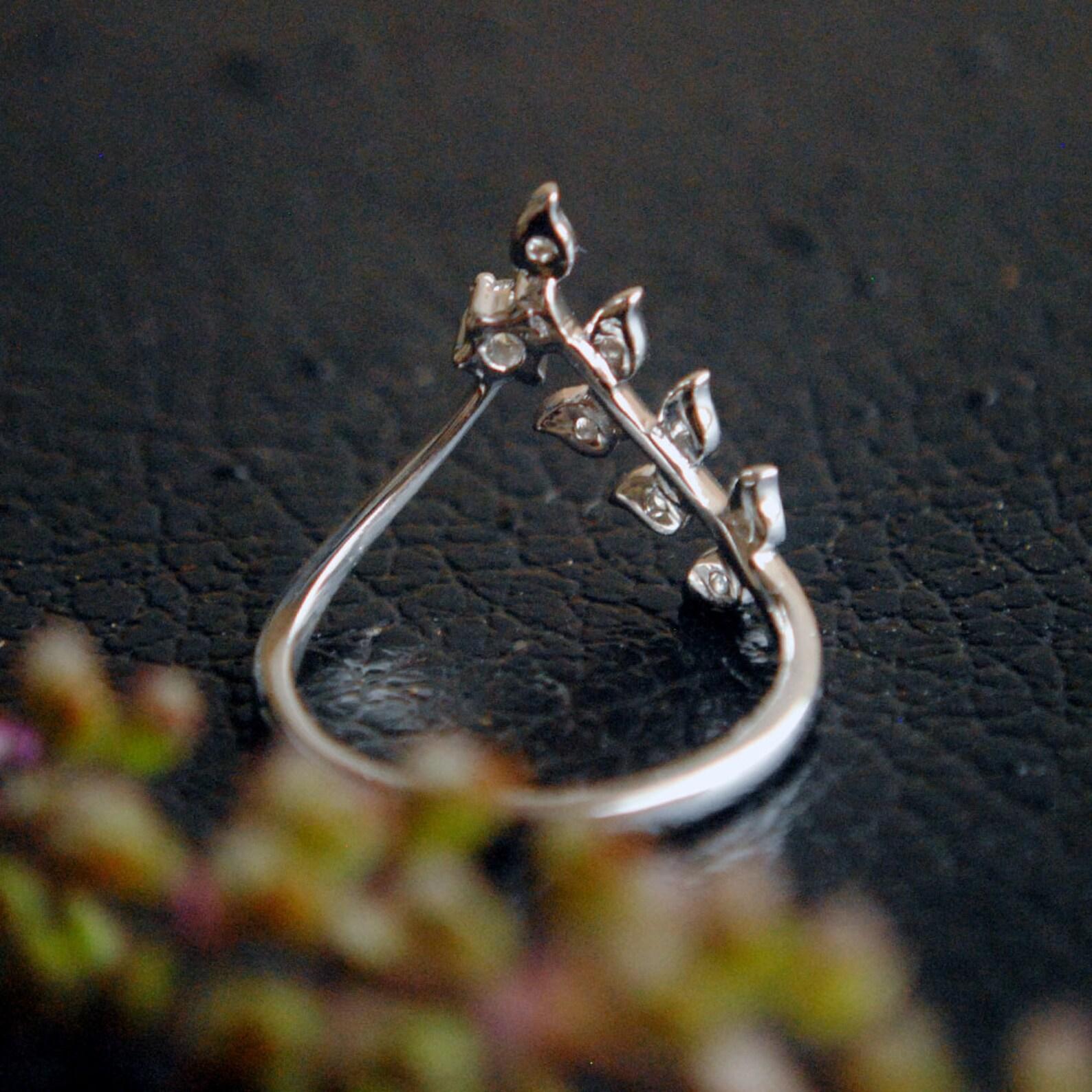 Art Deco Diamond Vine Leaf Ring 14k Gold Ring Stack Leaf Vine V Band Minimalist Jewellery For Sale