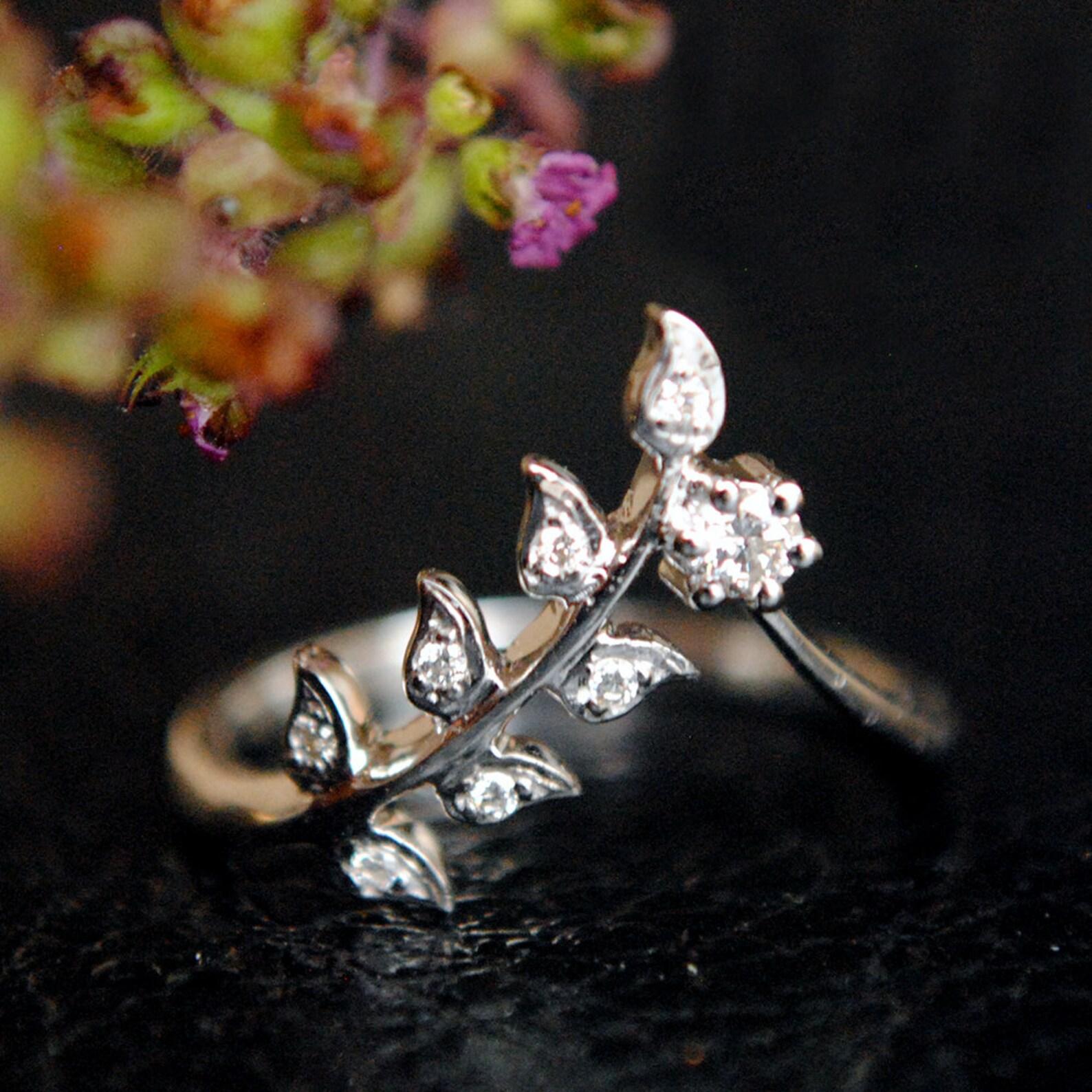 Round Cut Diamond Vine Leaf Ring 14k Gold Ring Stack Leaf Vine V Band Minimalist Jewellery For Sale