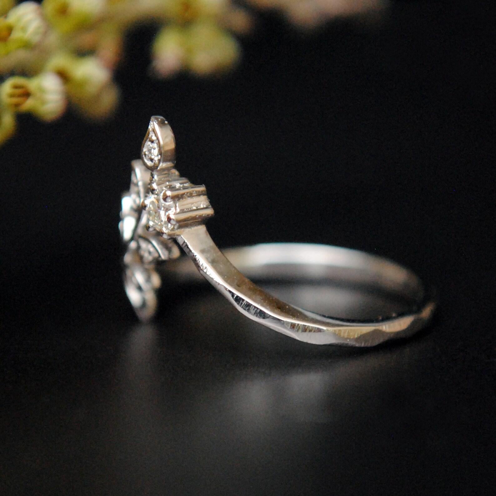 Diamond Vine Leaf Ring 14k Gold Ring Stack Leaf Vine V Band Minimalist Jewellery For Sale 1